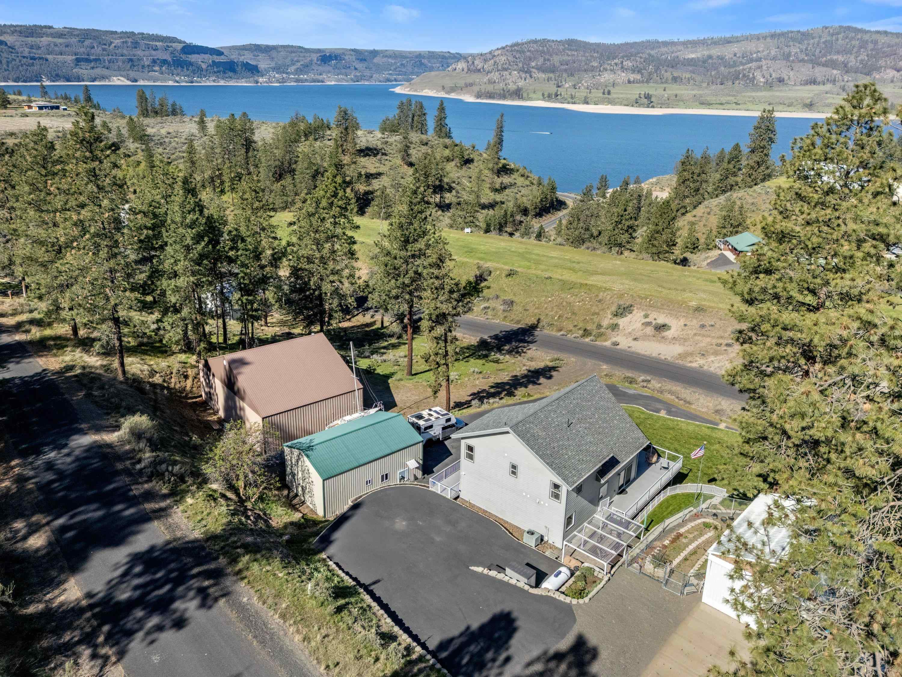 304 Airport Way - Photo 5