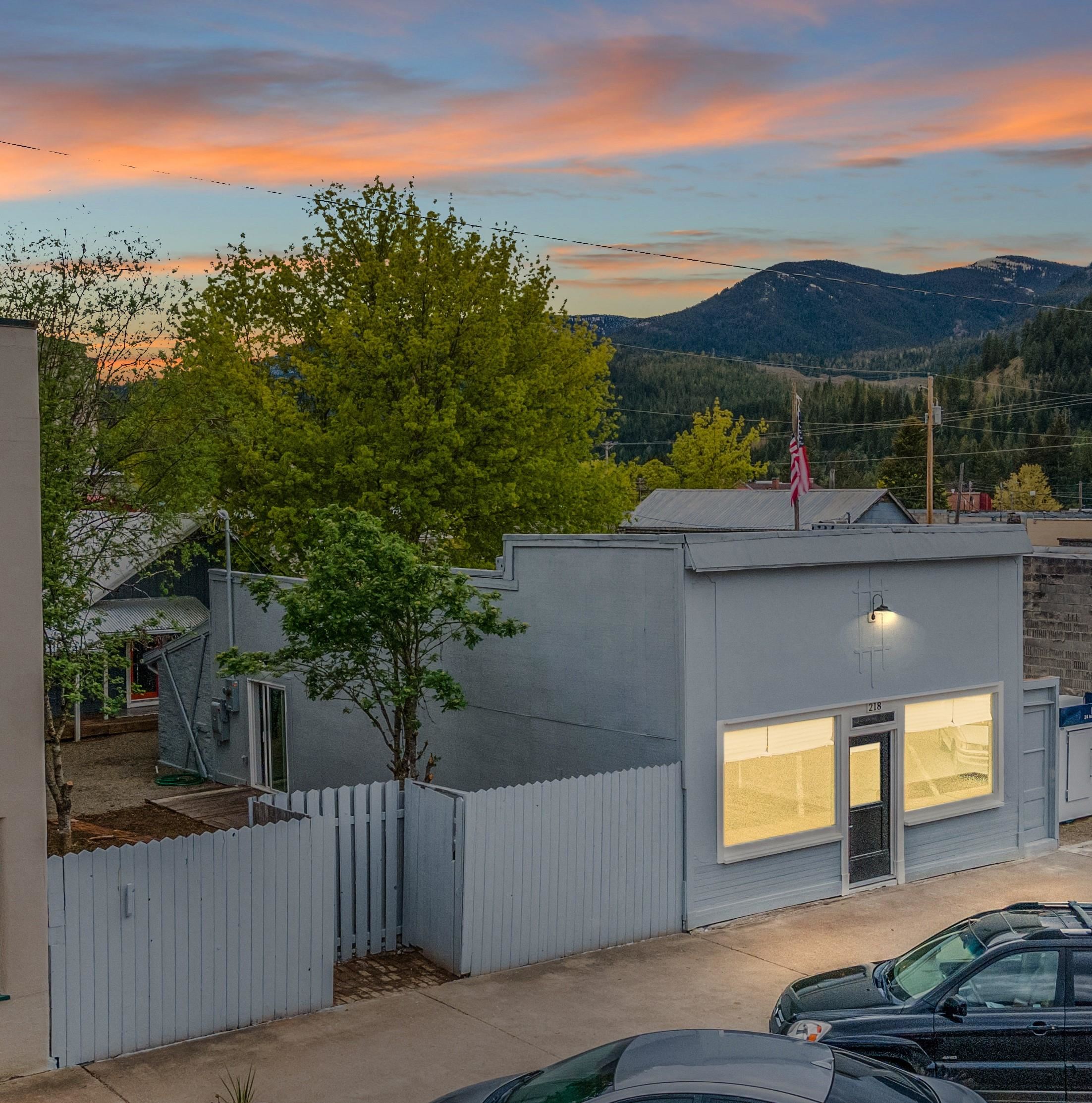 218 E 5th Ave - Photo 3