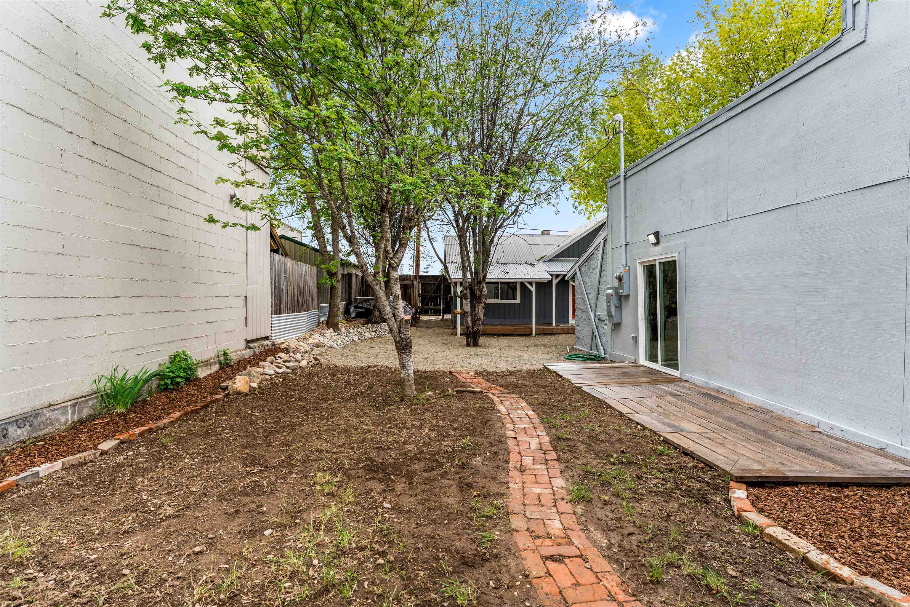 218 E 5th Ave - Photo 9