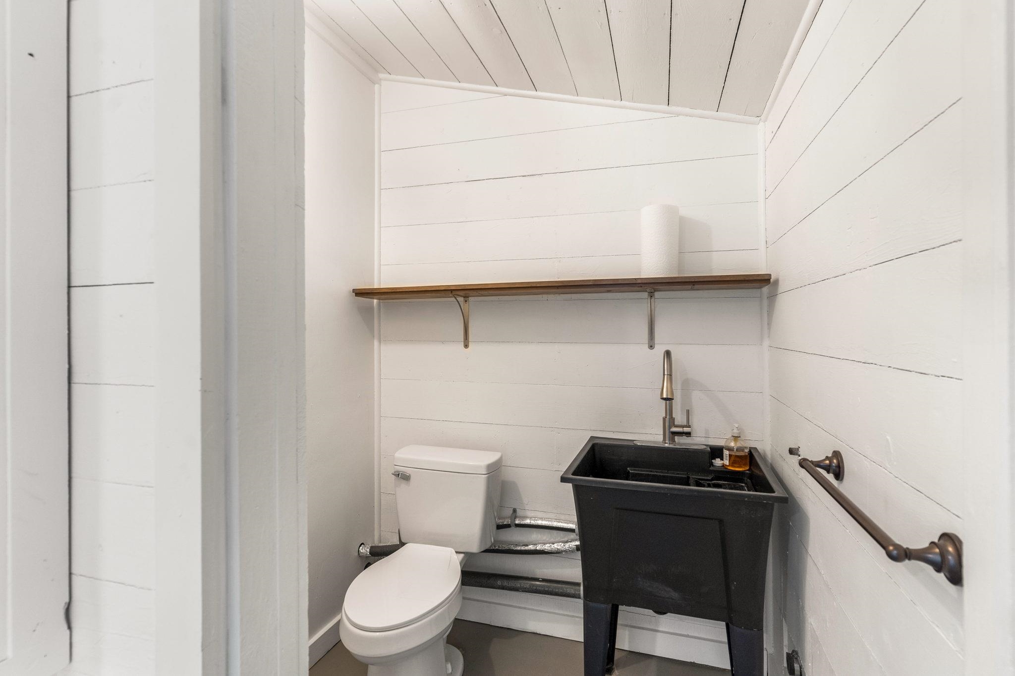 218 E 5th Ave - Photo 14