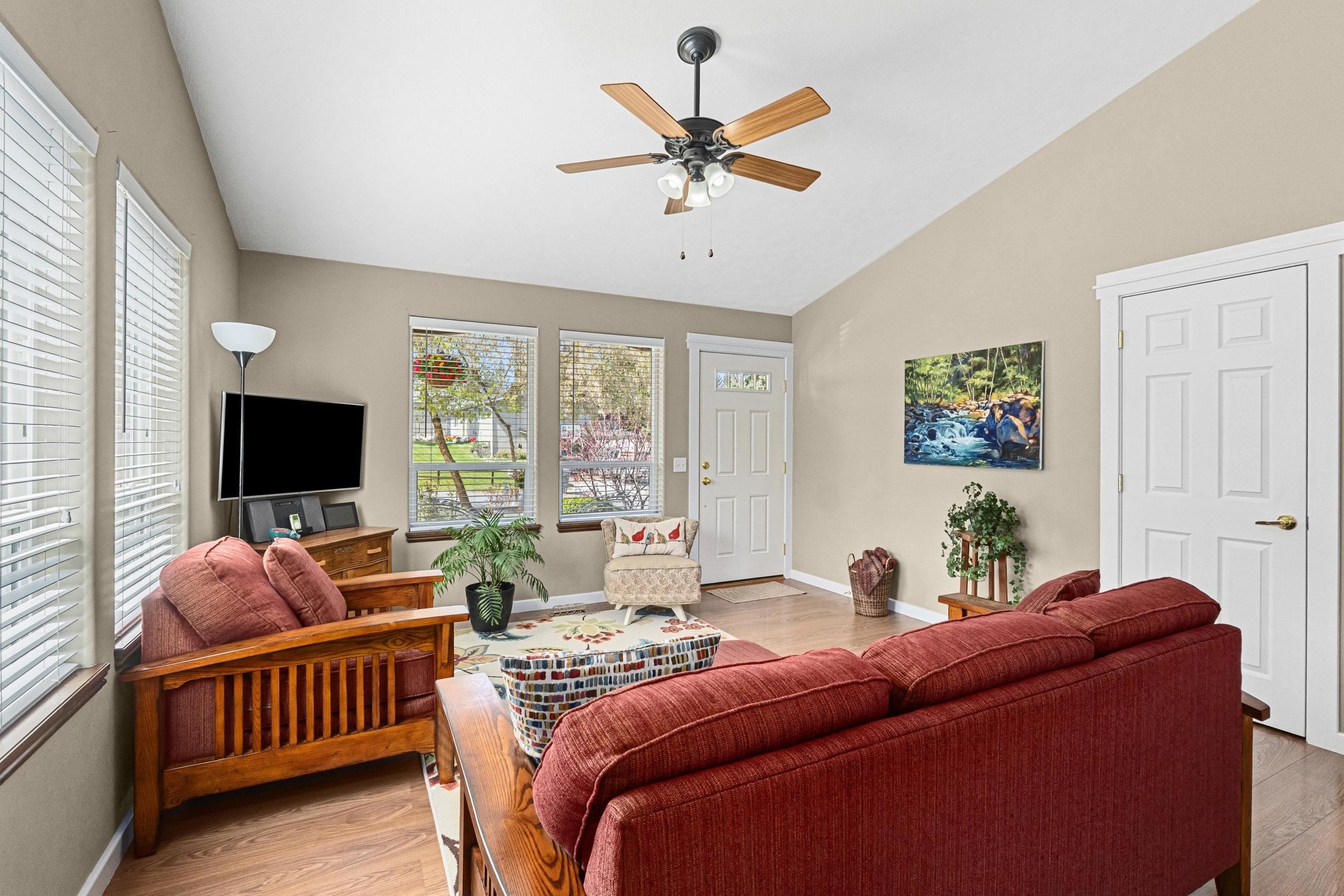 800 N Victoria St - Photo 3