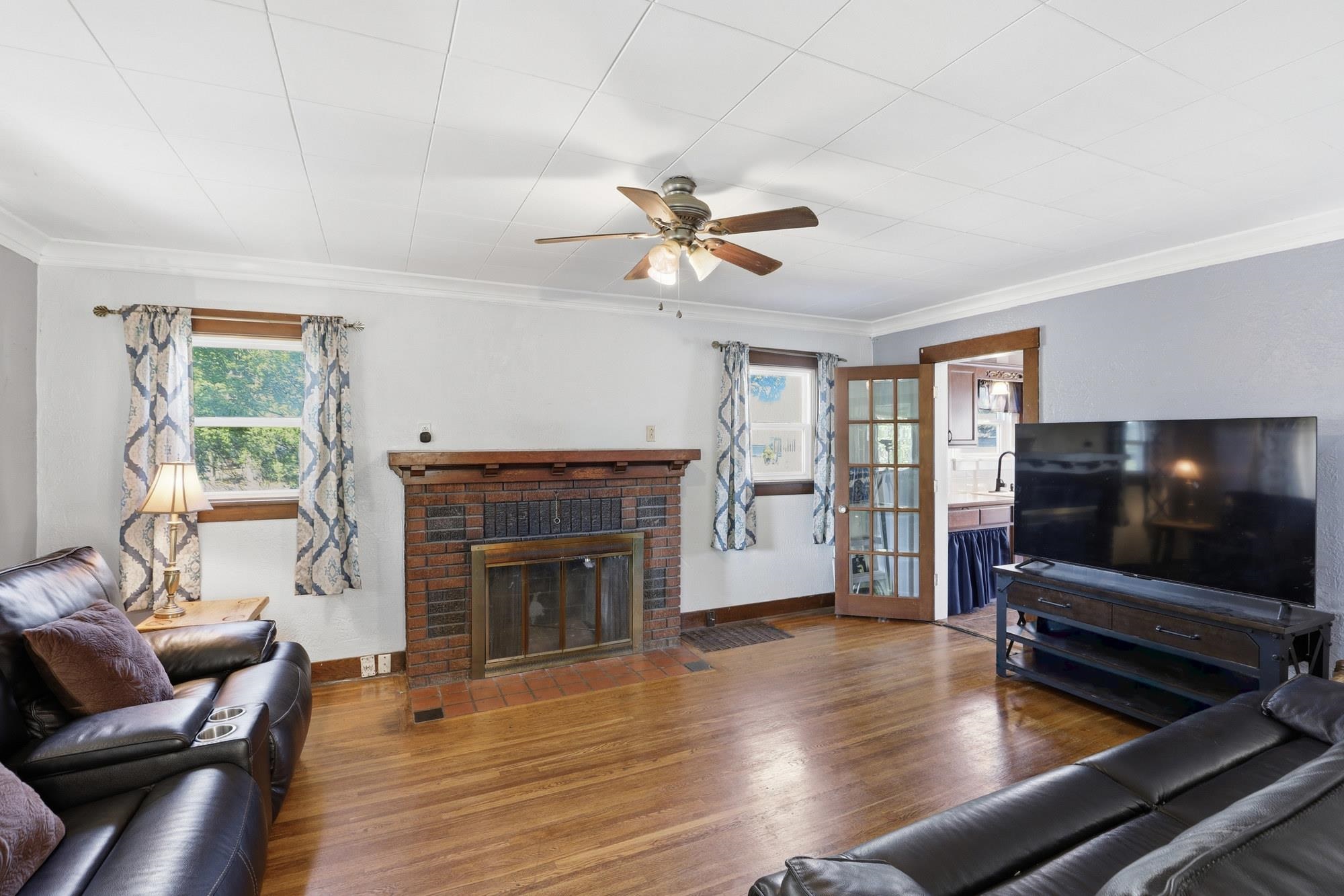 1928 W Sharp Ave - Photo 4