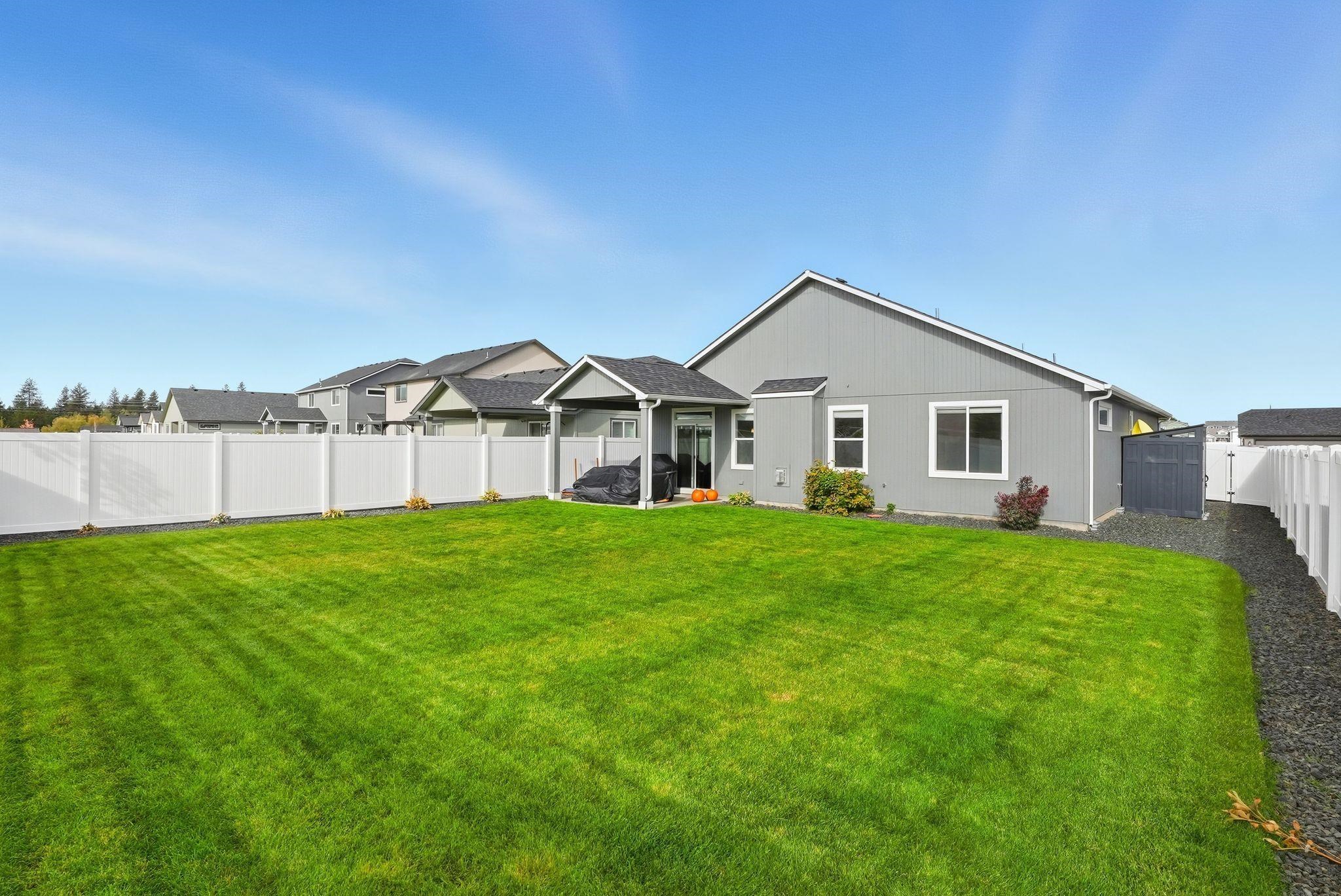 1562 E B St - Photo 22