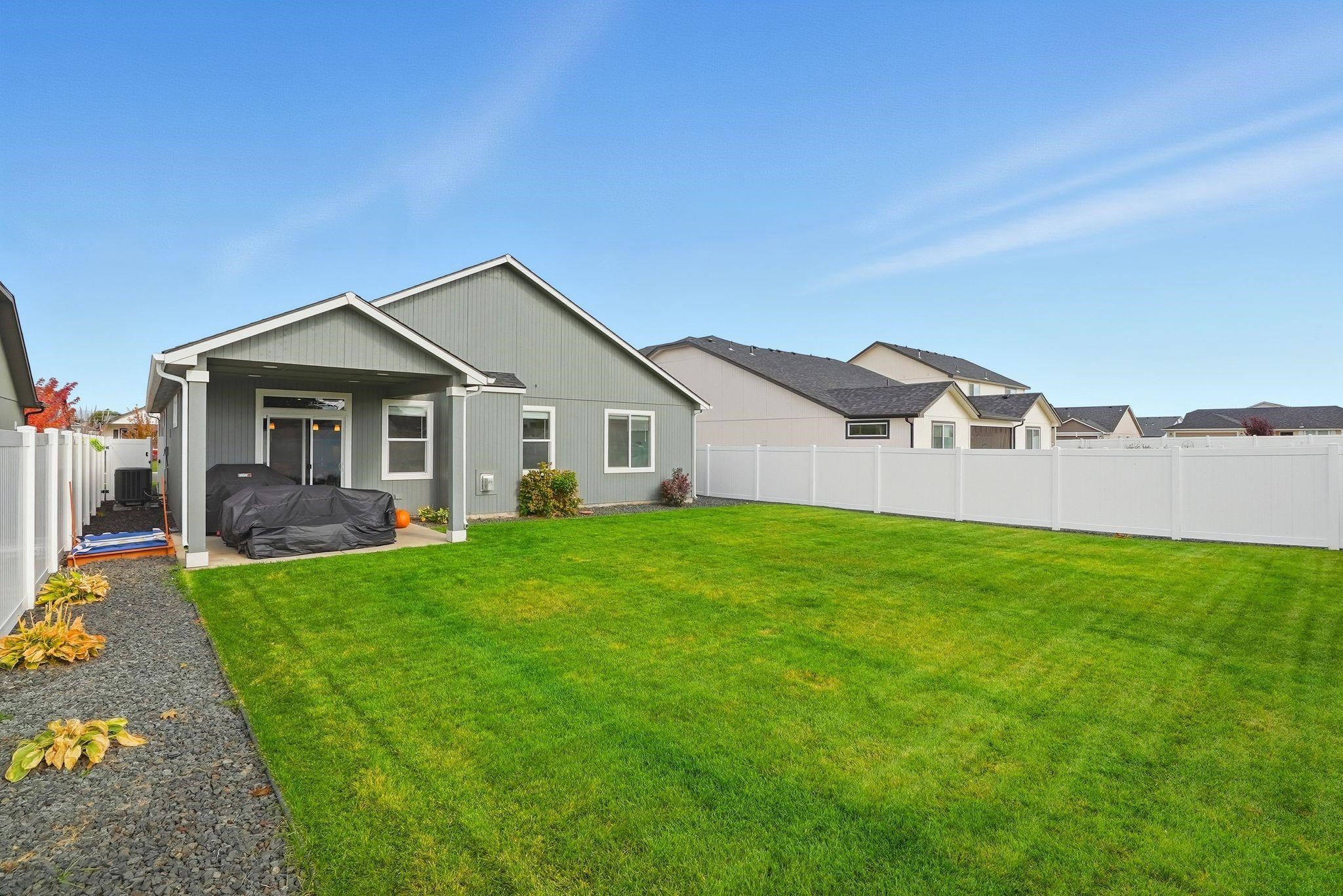 1562 E B St - Photo 21