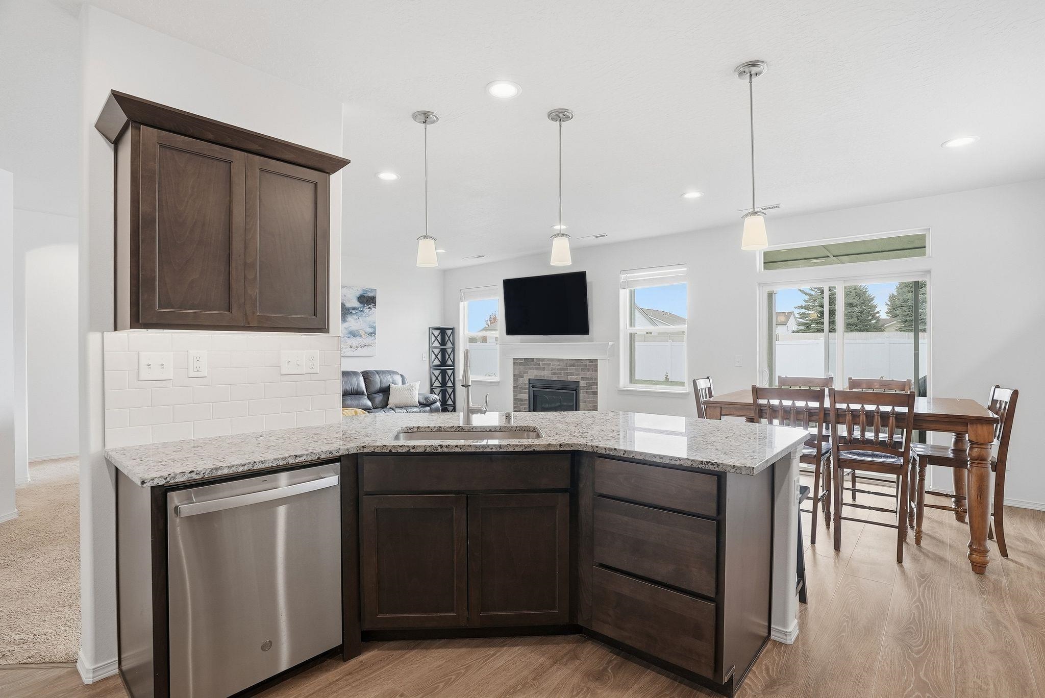 1562 E B St - Photo 7