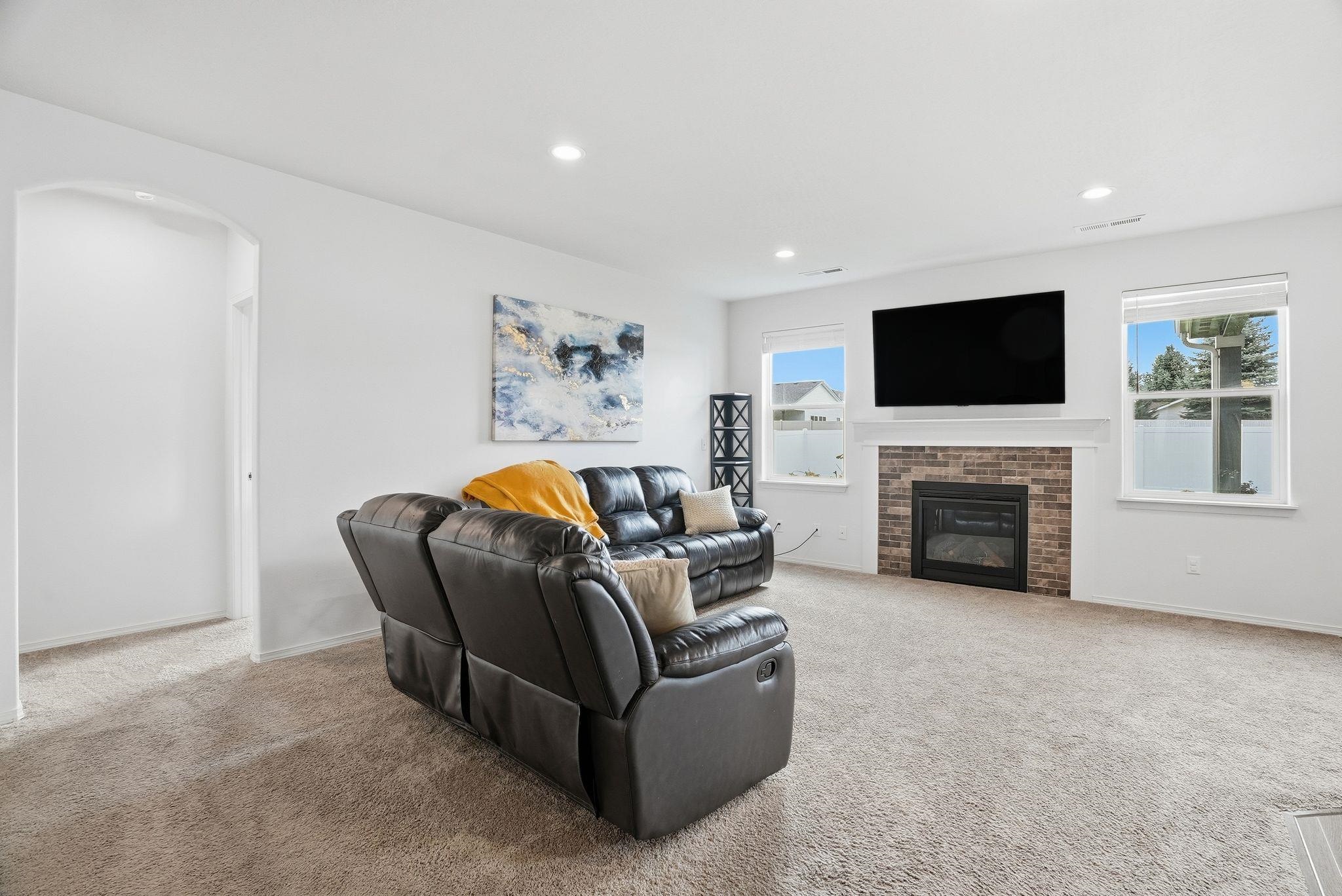 1562 E B St - Photo 24