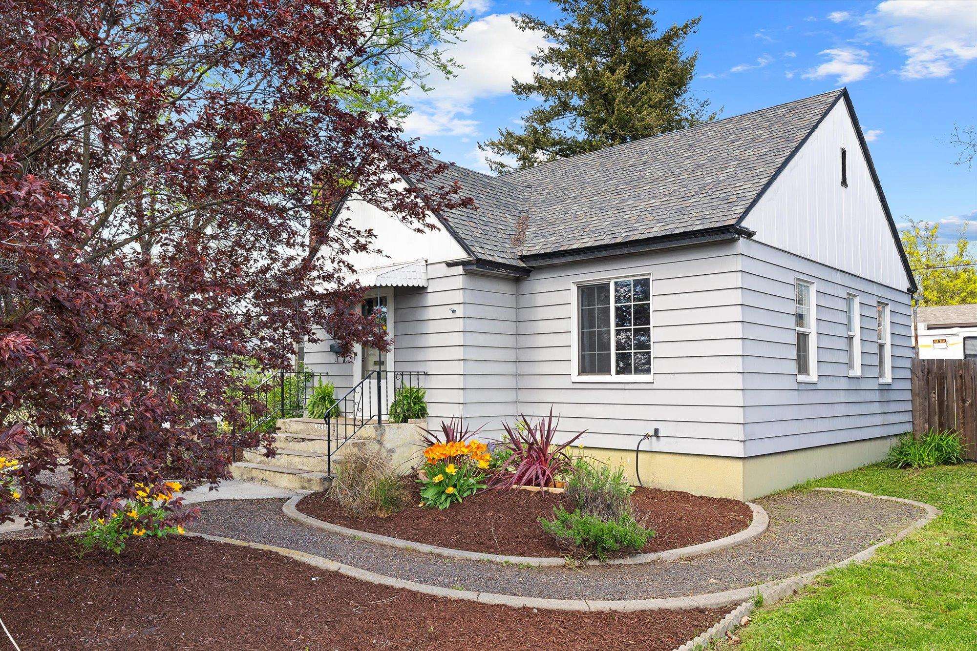 2428 W Euclid Ave - Photo 1