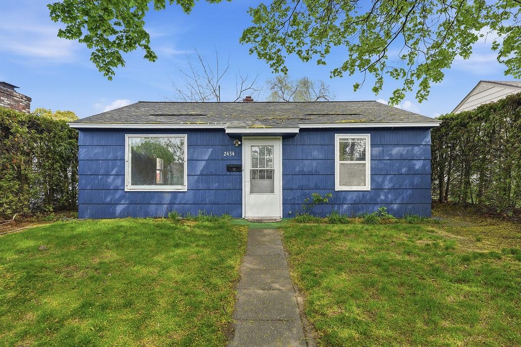 2434 W Wabash Ave - Photo 1