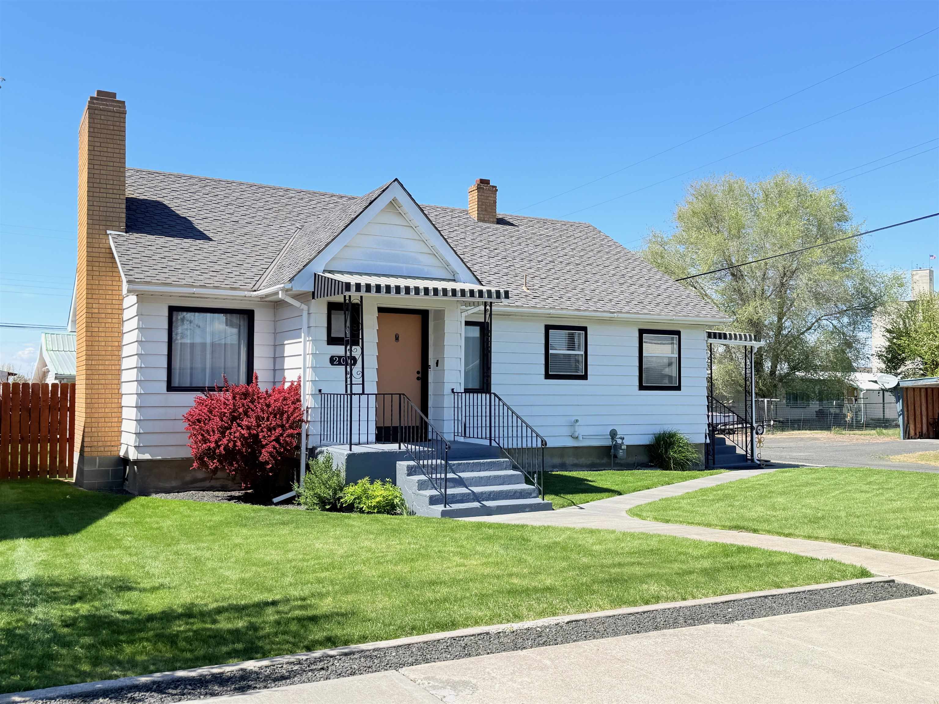 206 S Alder St - Photo 3