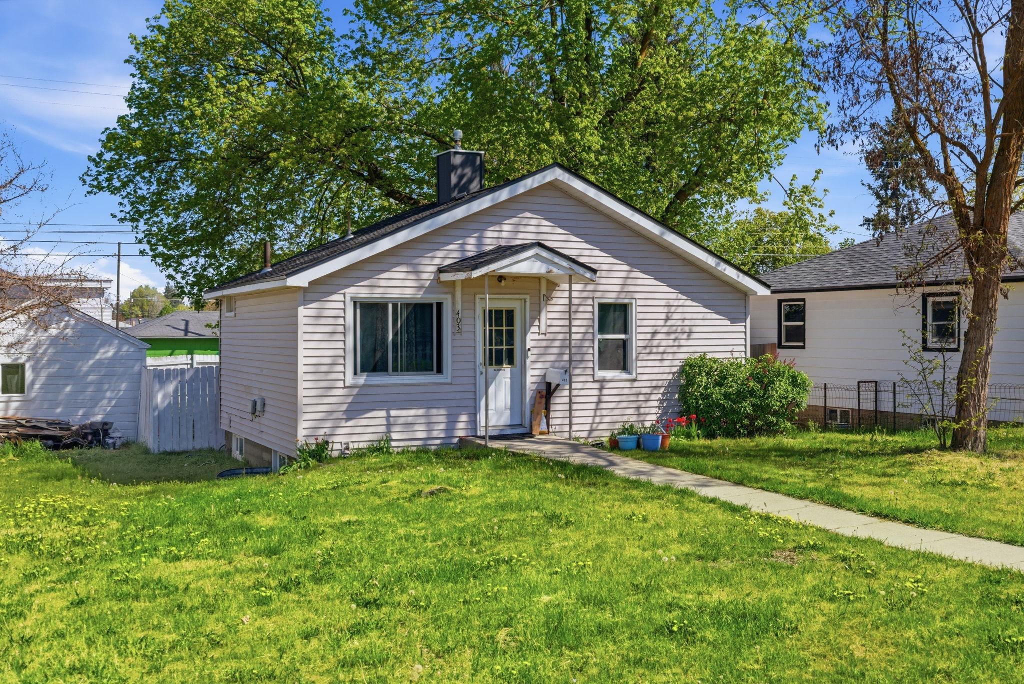 403 E Sanson Ave - Photo 2