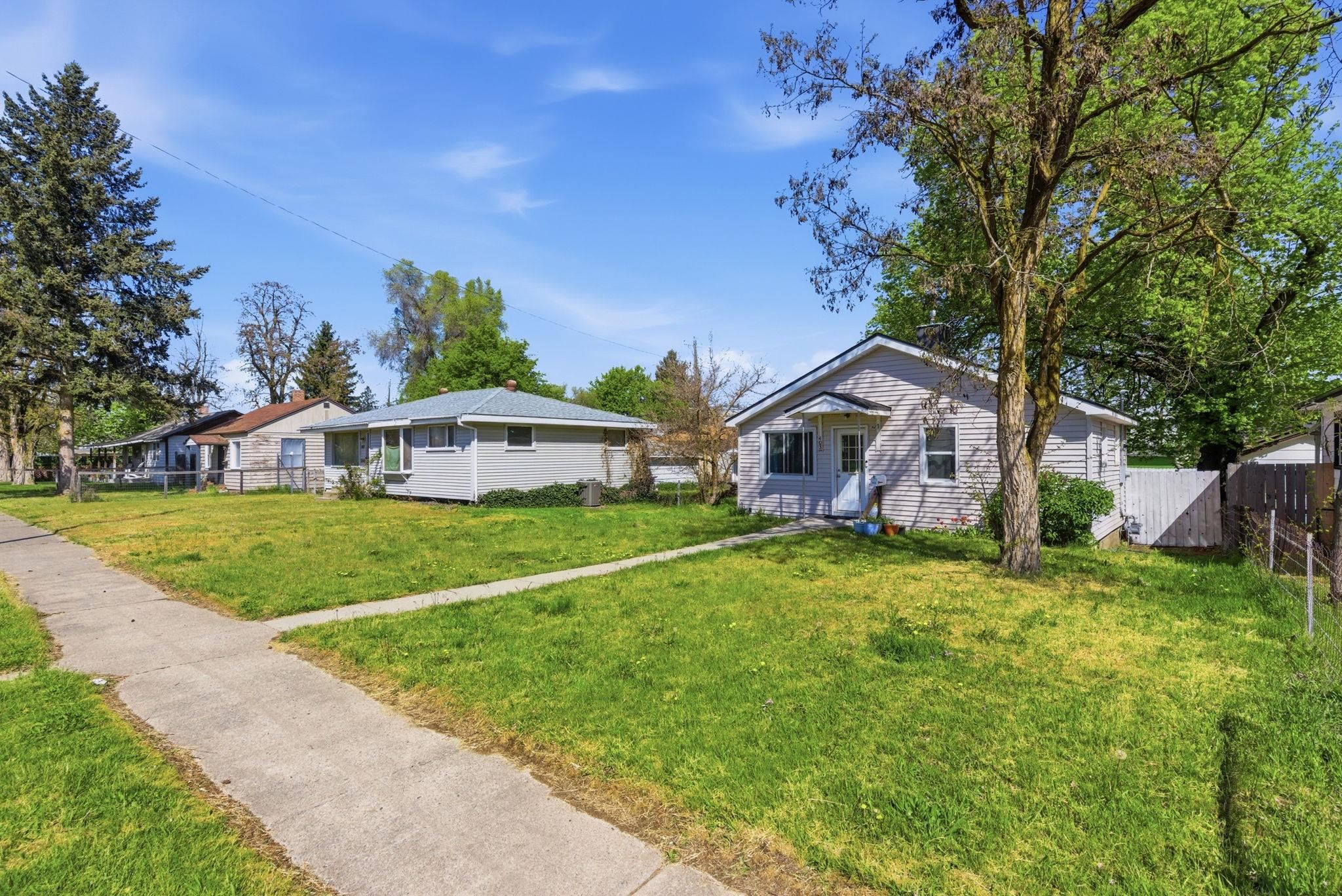 403 E Sanson Ave - Photo 1