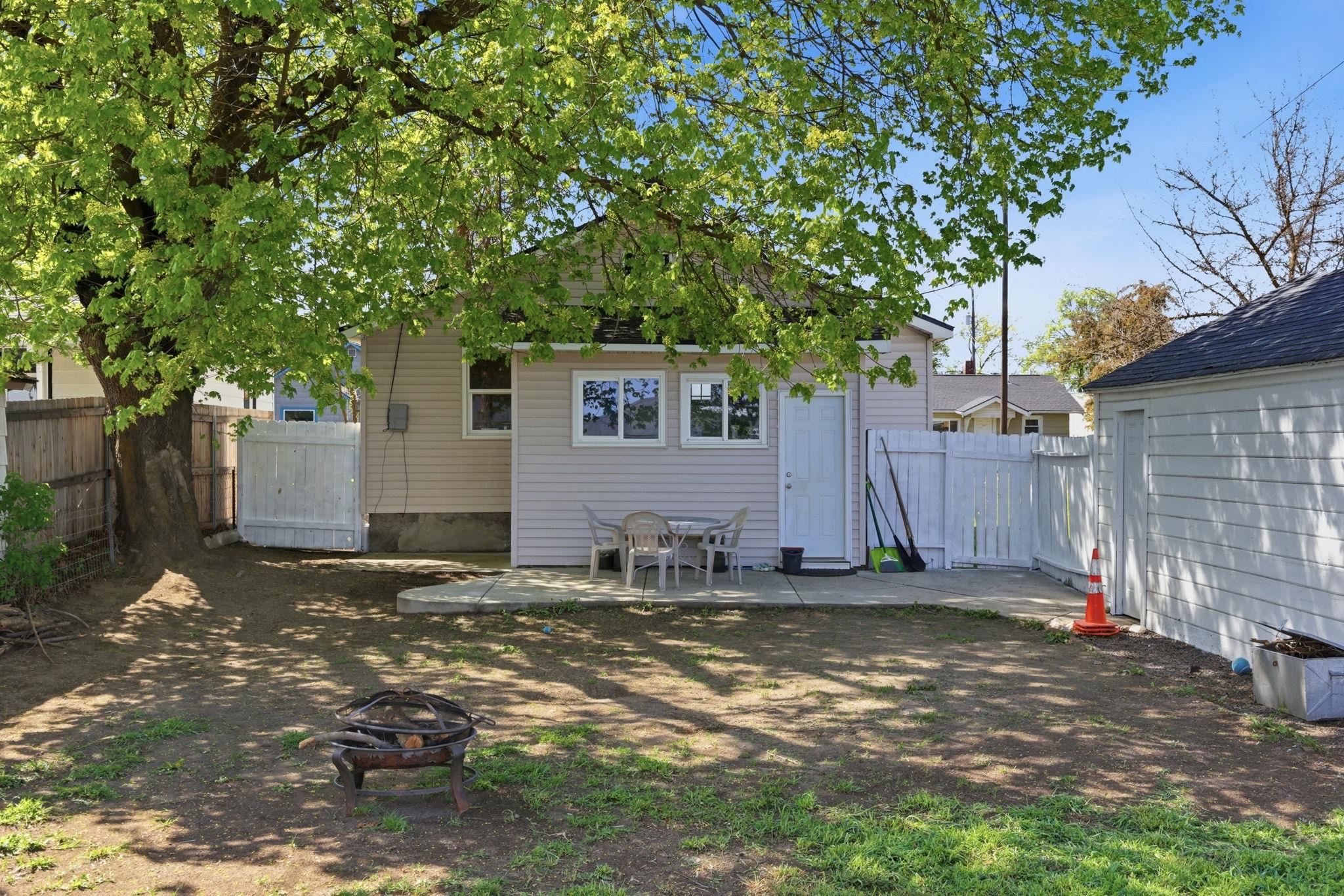 403 E Sanson Ave - Photo 37