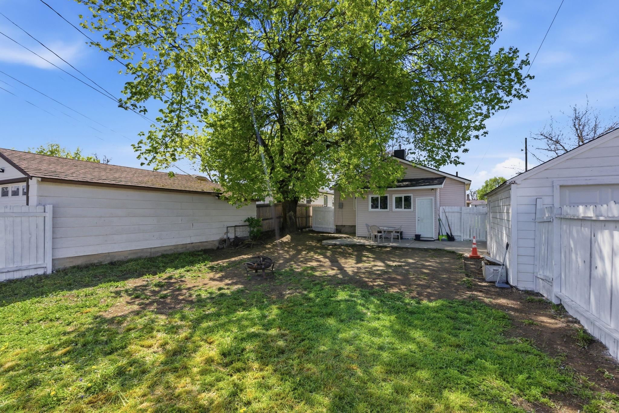 403 E Sanson Ave - Photo 38
