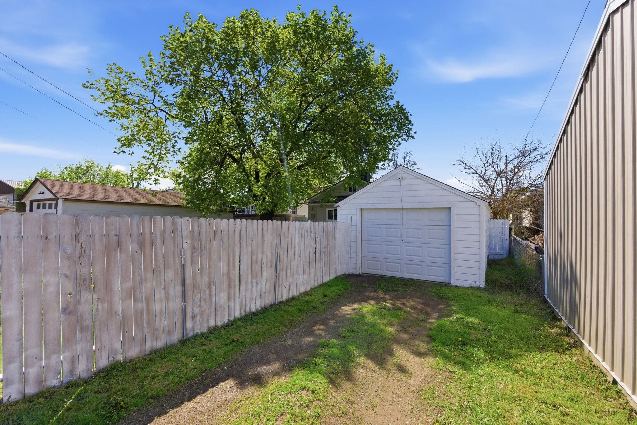 403 E Sanson Ave - Photo 36