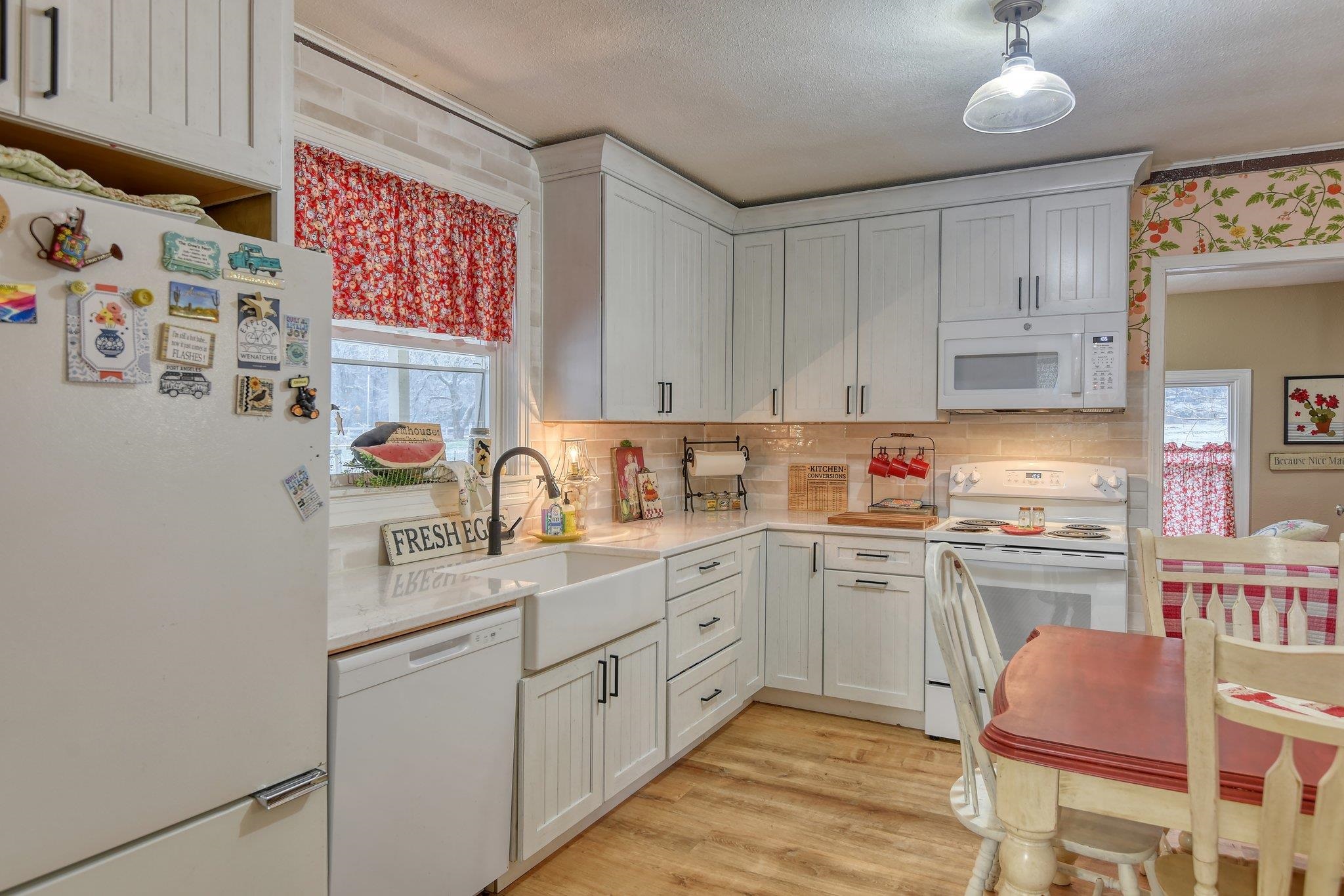 3926 E Chattaroy Rd - Photo 3