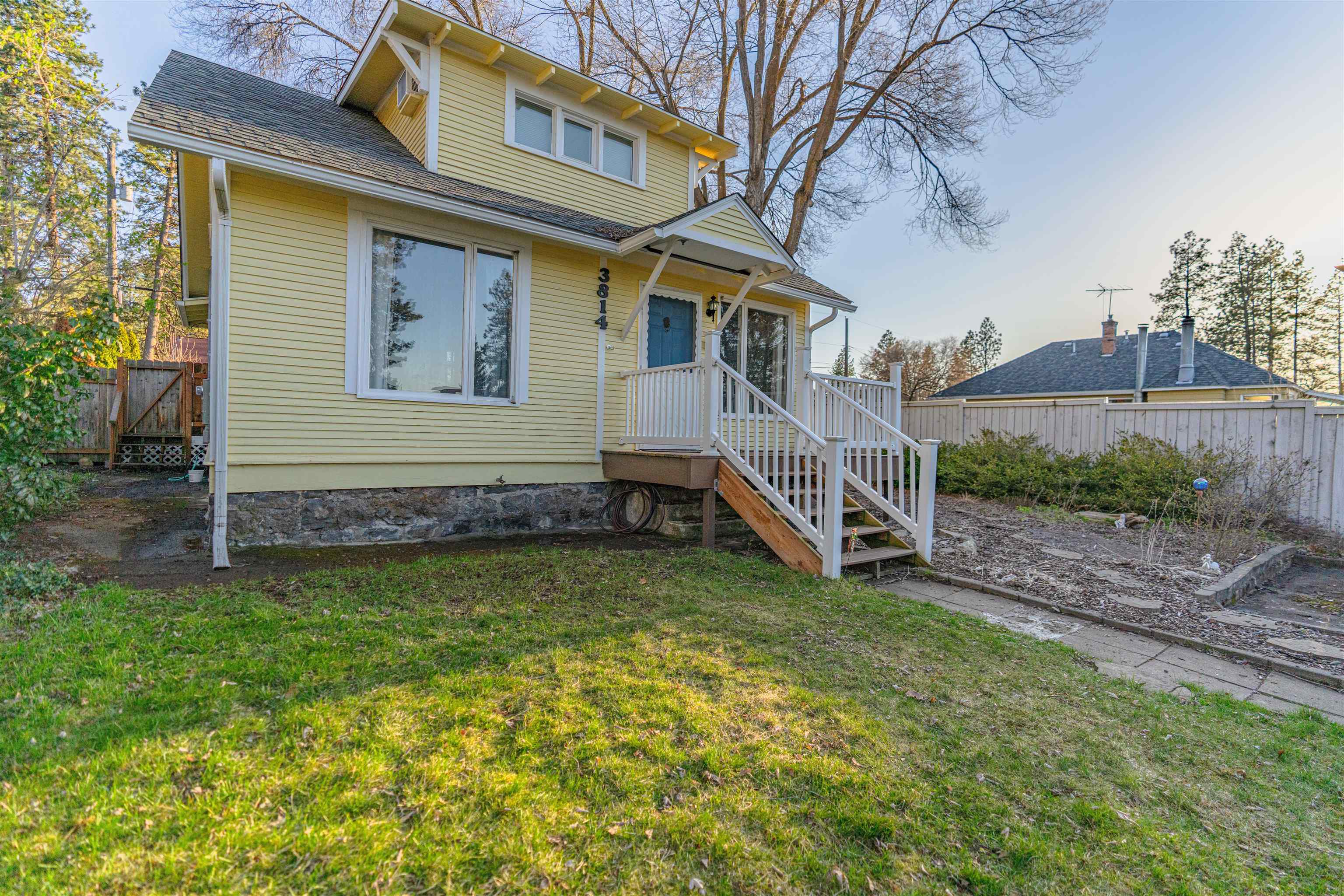 3814 E 9th Ave - Photo 1