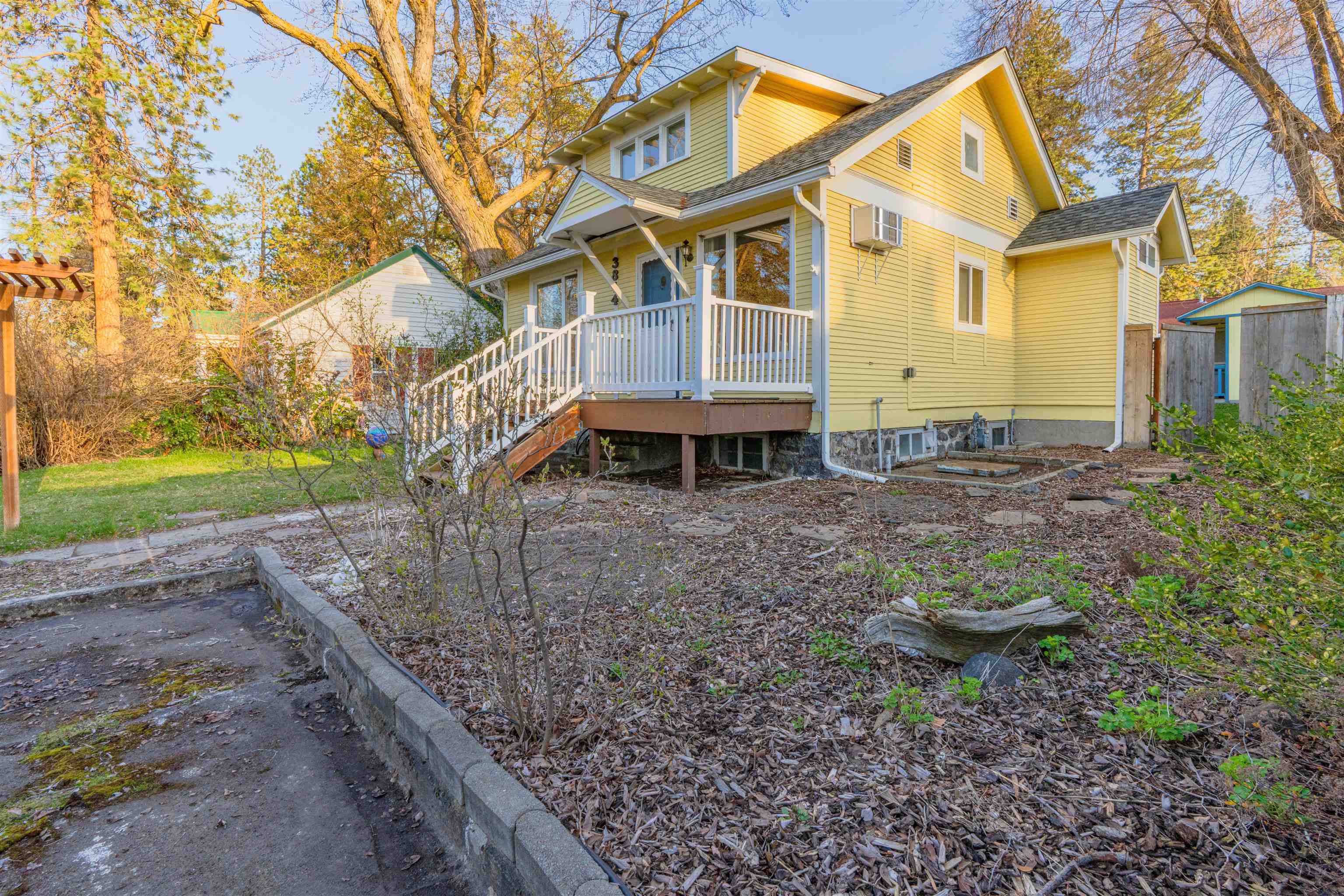 3814 E 9th Ave - Photo 2