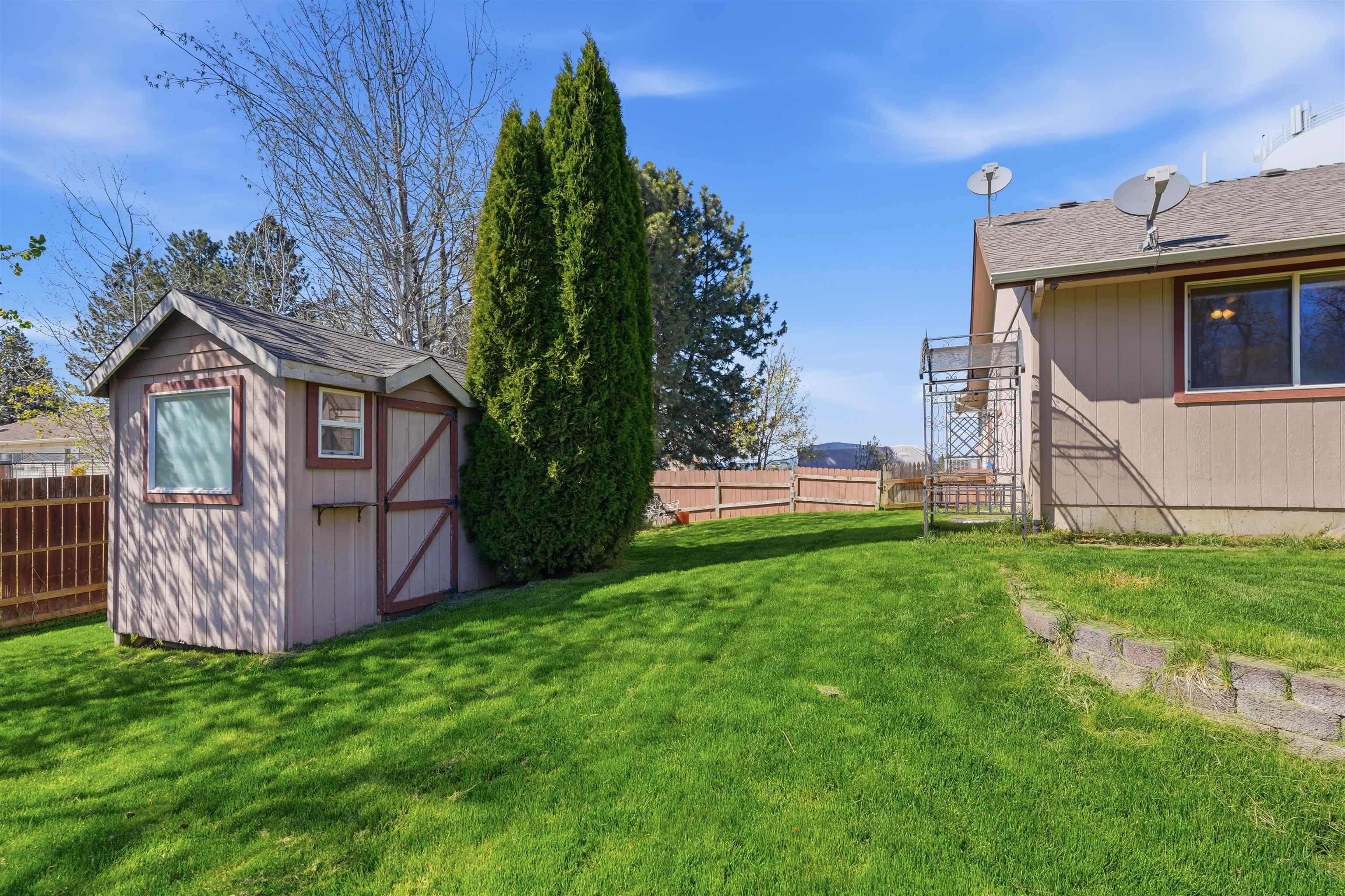 1204 E 6th St - Photo 37