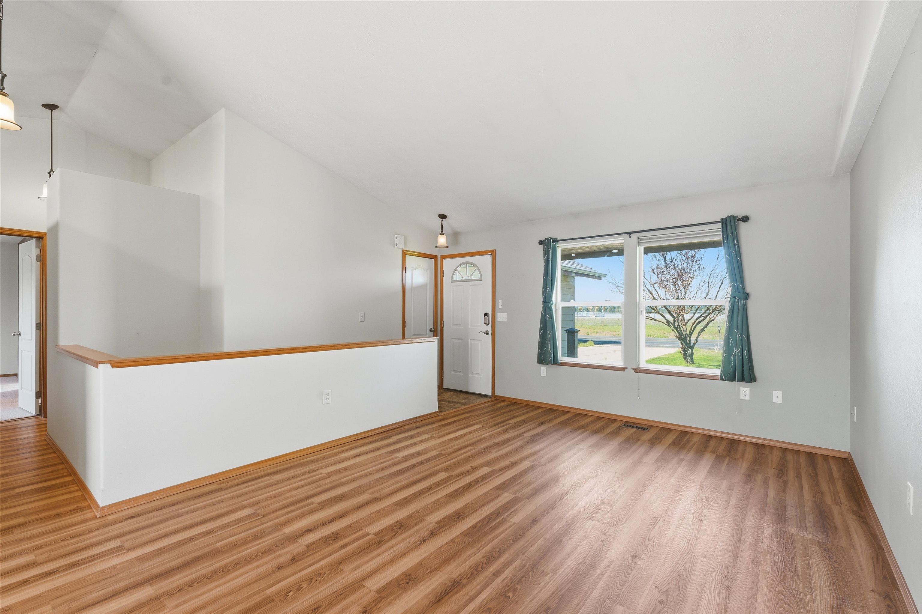 1204 E 6th St - Photo 8