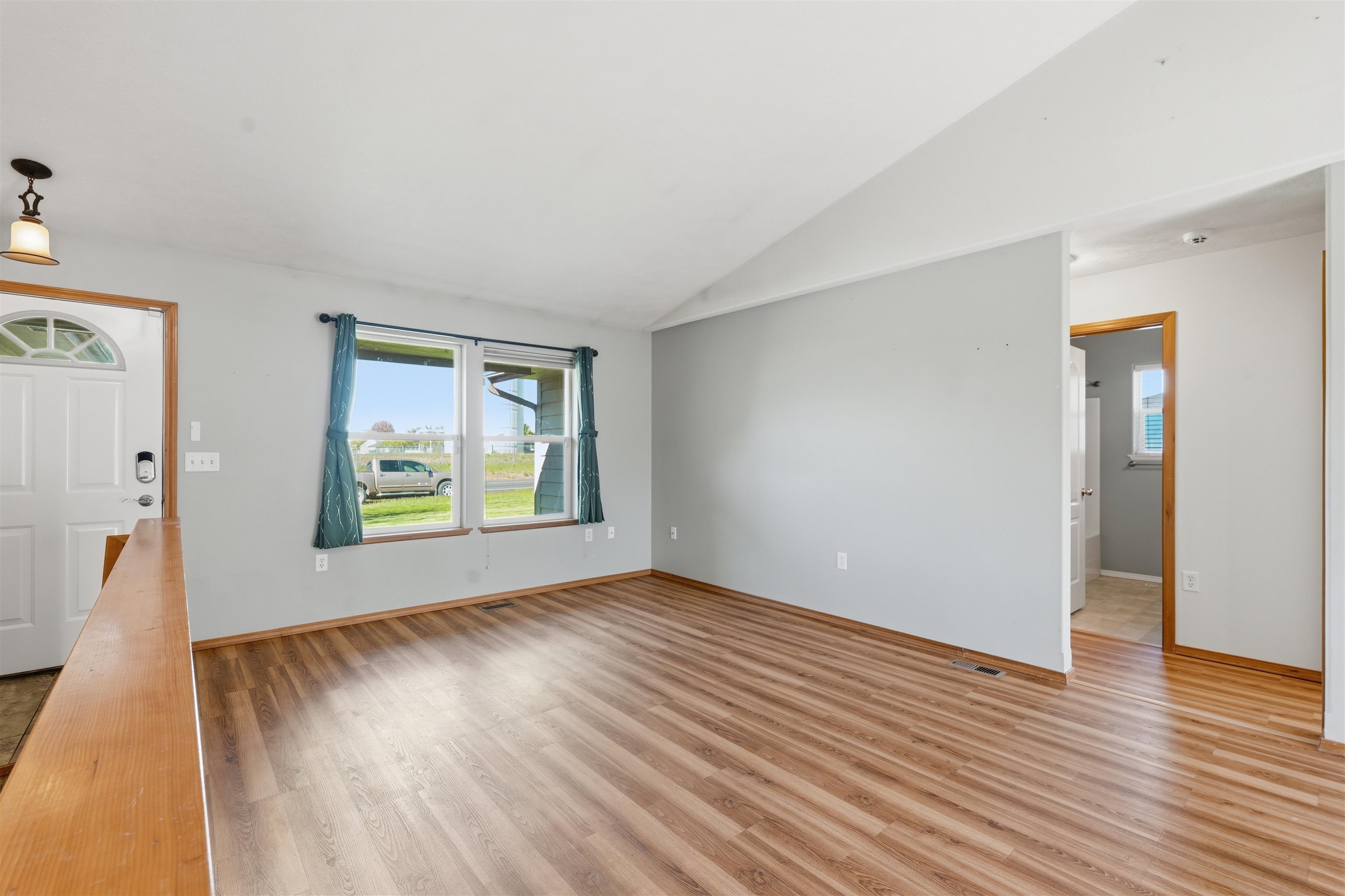 1204 E 6th St - Photo 7