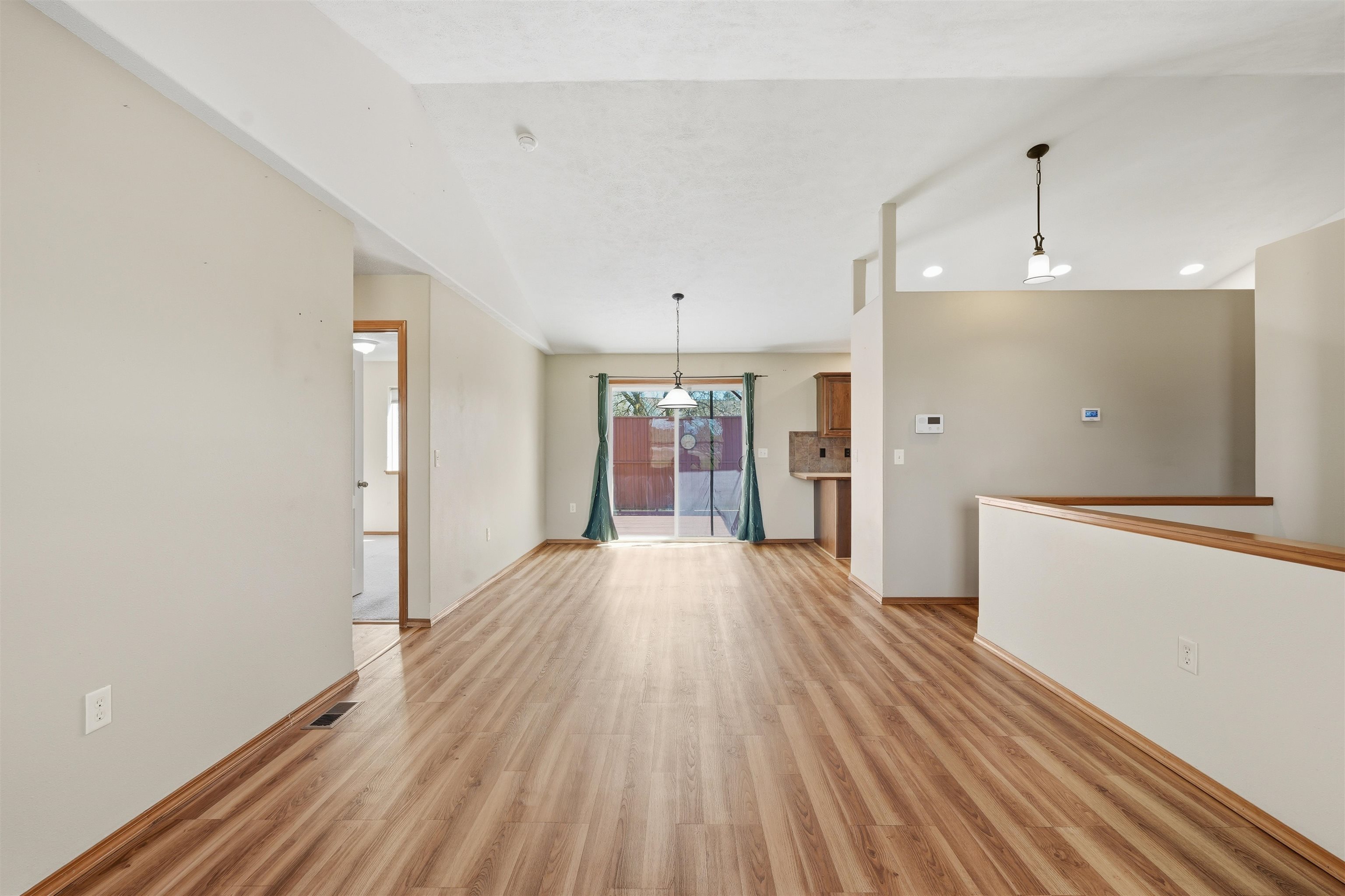 1204 E 6th St - Photo 6