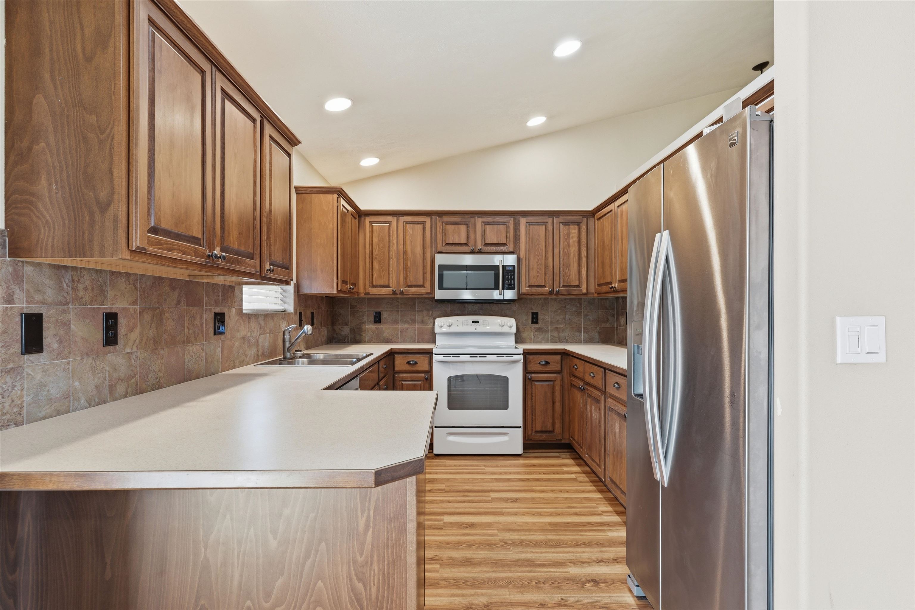 1204 E 6th St - Photo 10