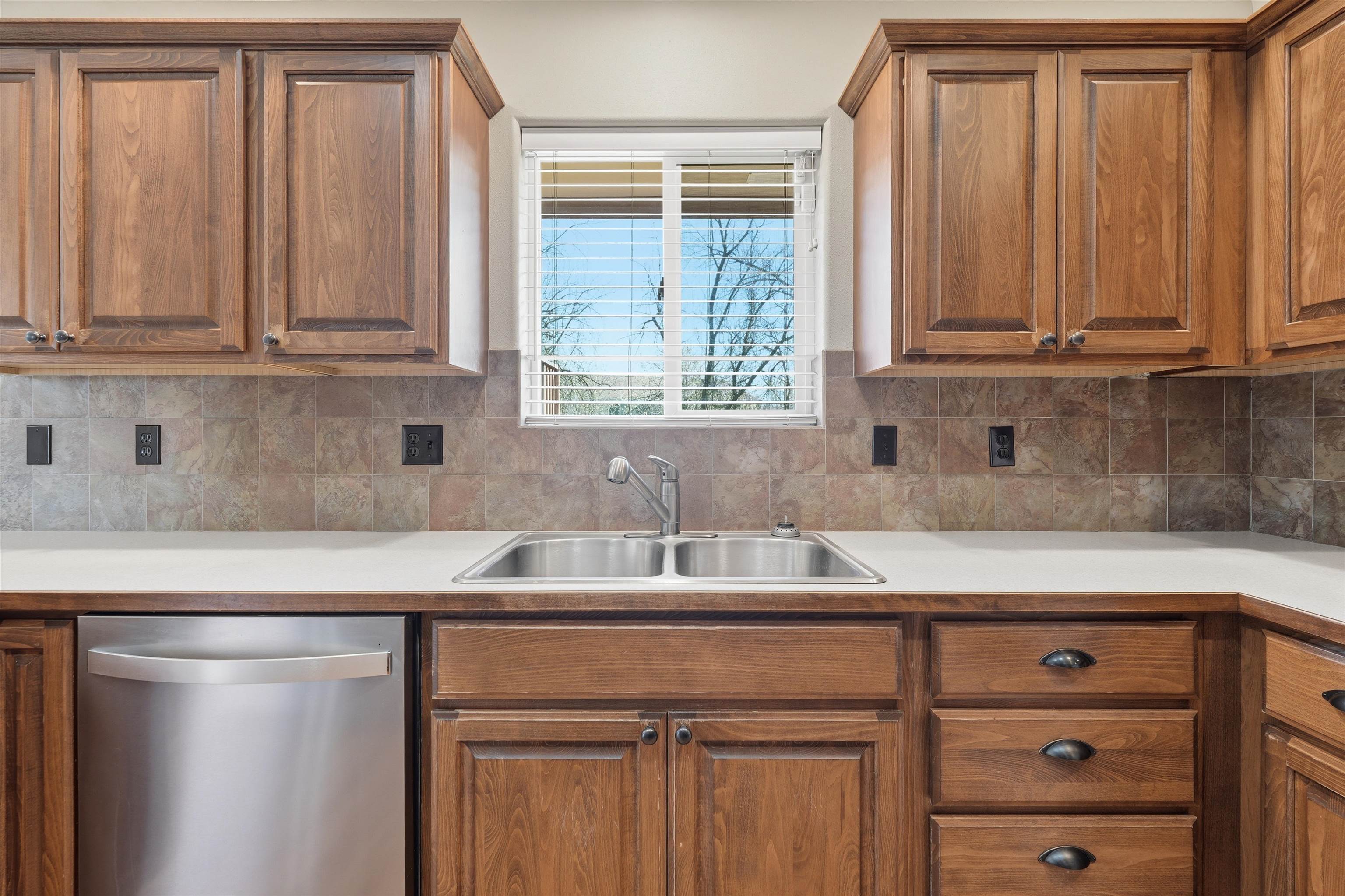 1204 E 6th St - Photo 12