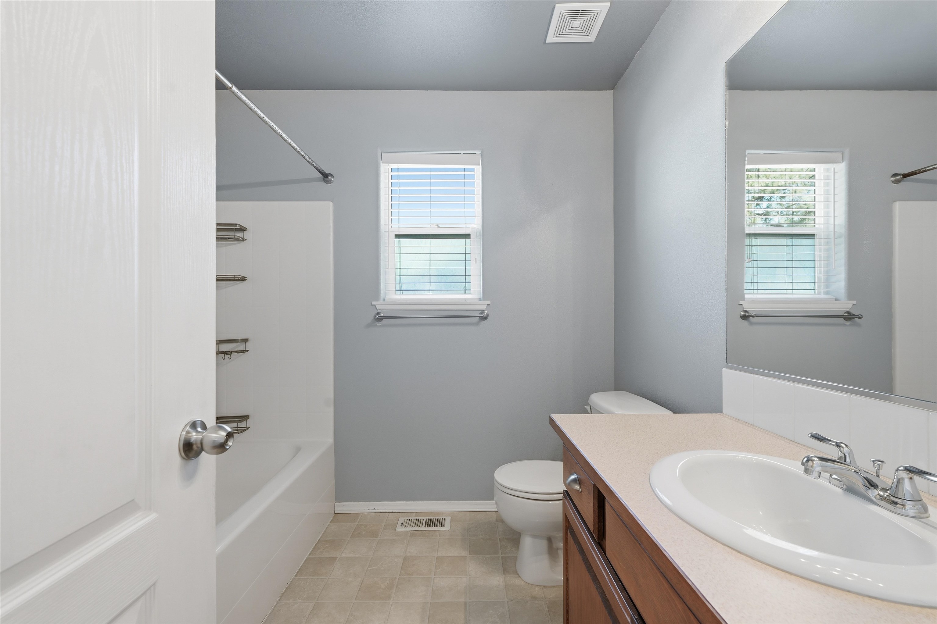 1204 E 6th St - Photo 17