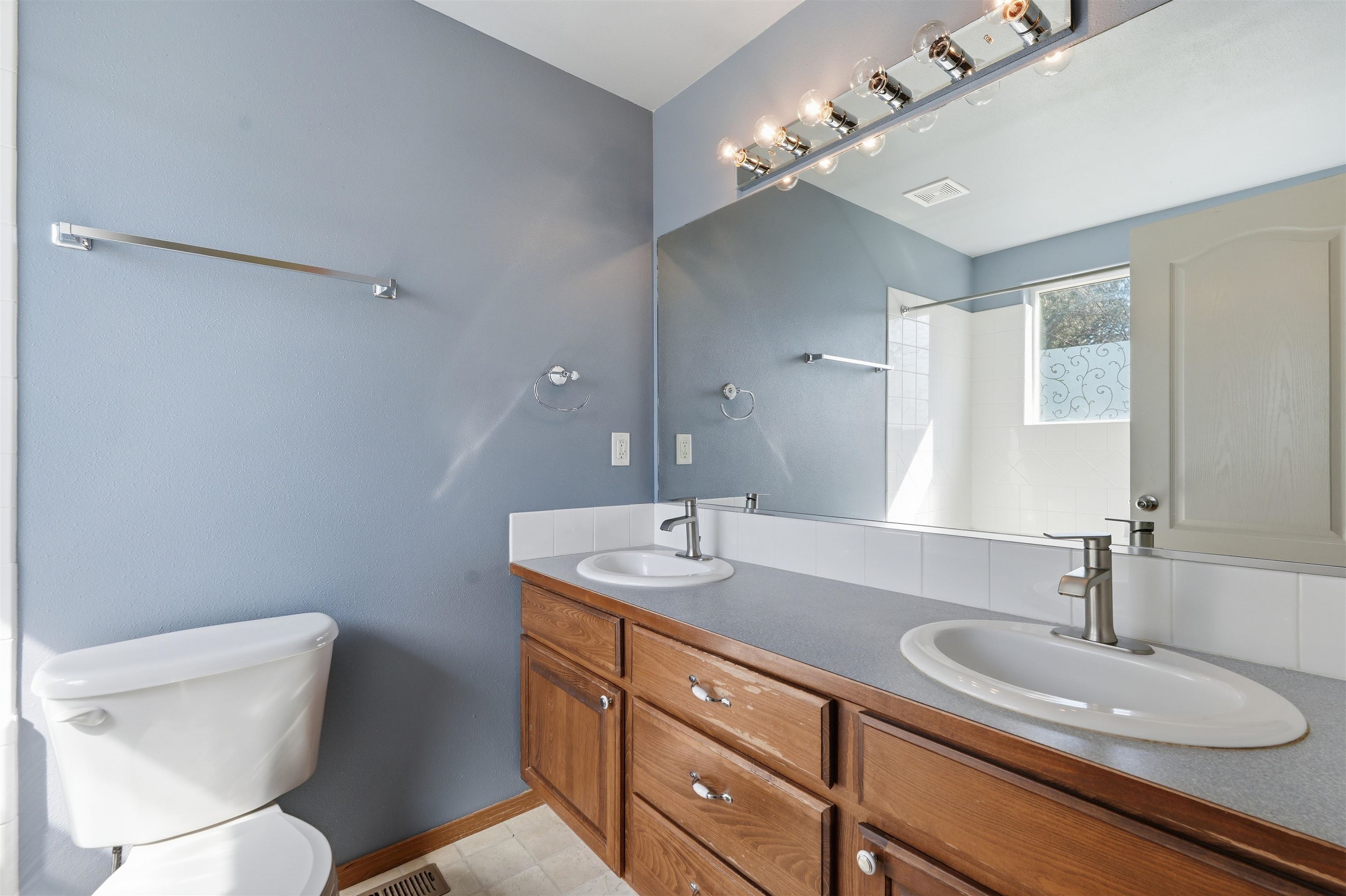 1204 E 6th St - Photo 21