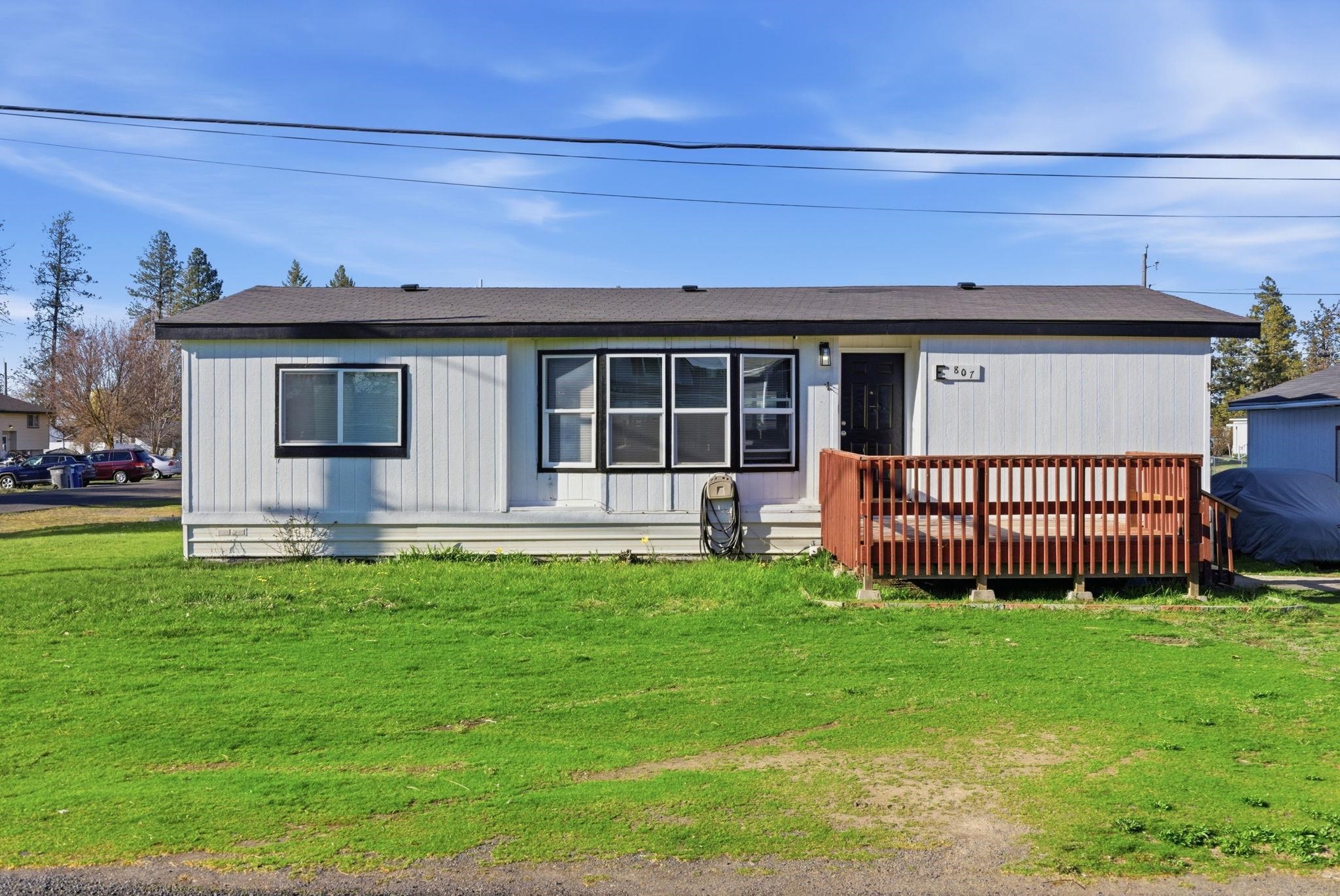 807 E Ladd St - Photo 2