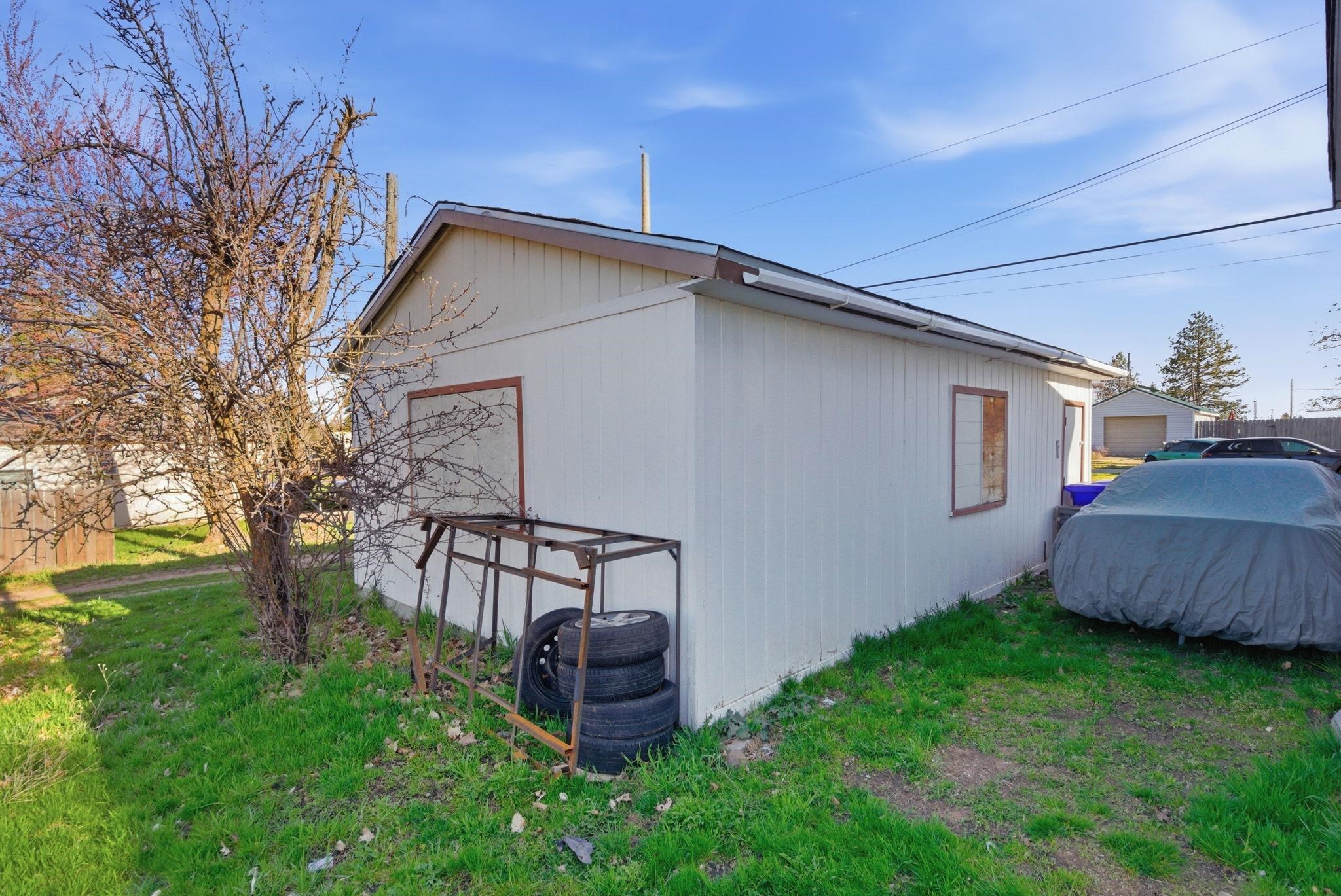 807 E Ladd St - Photo 31