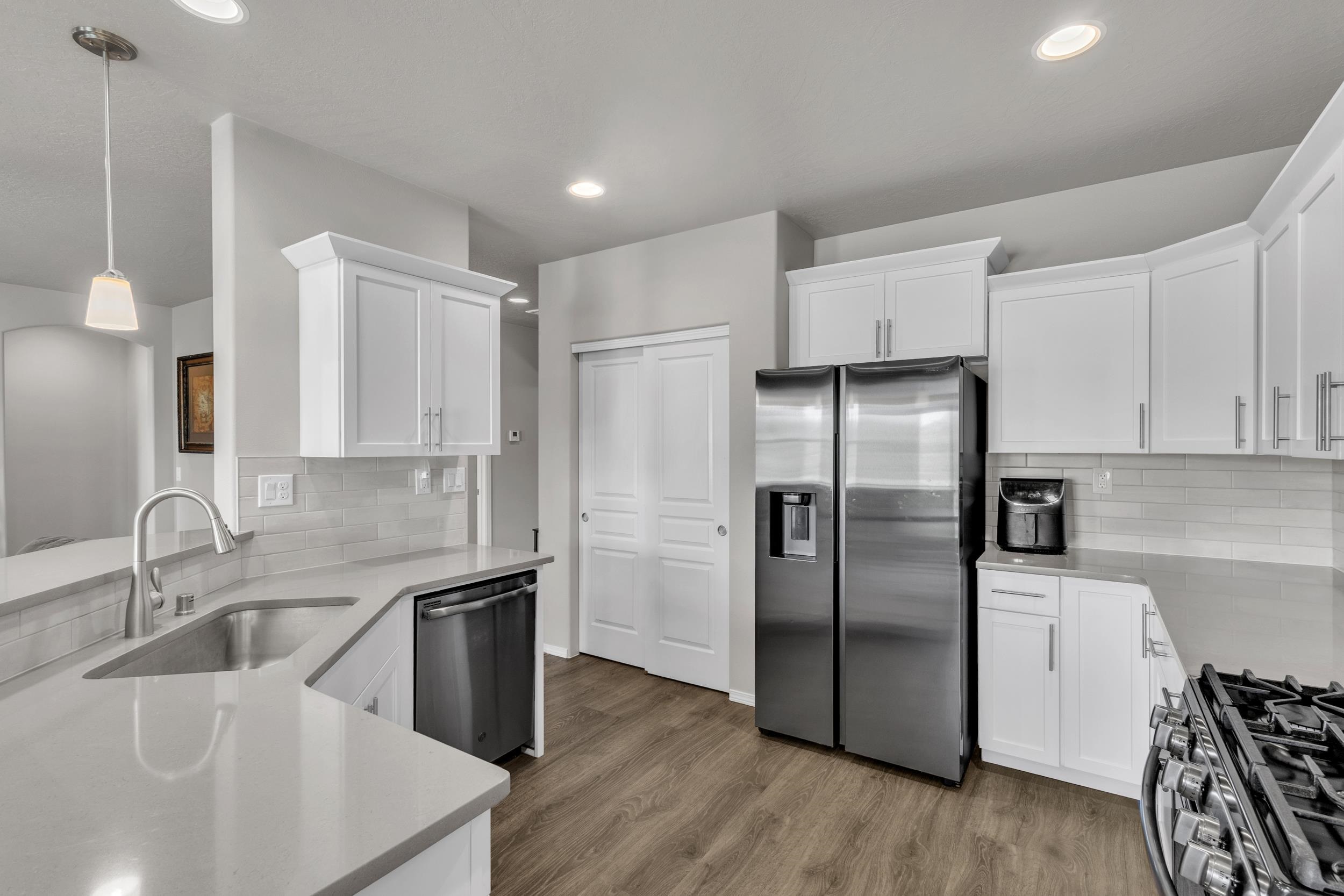713 Condor Dr - Photo 4