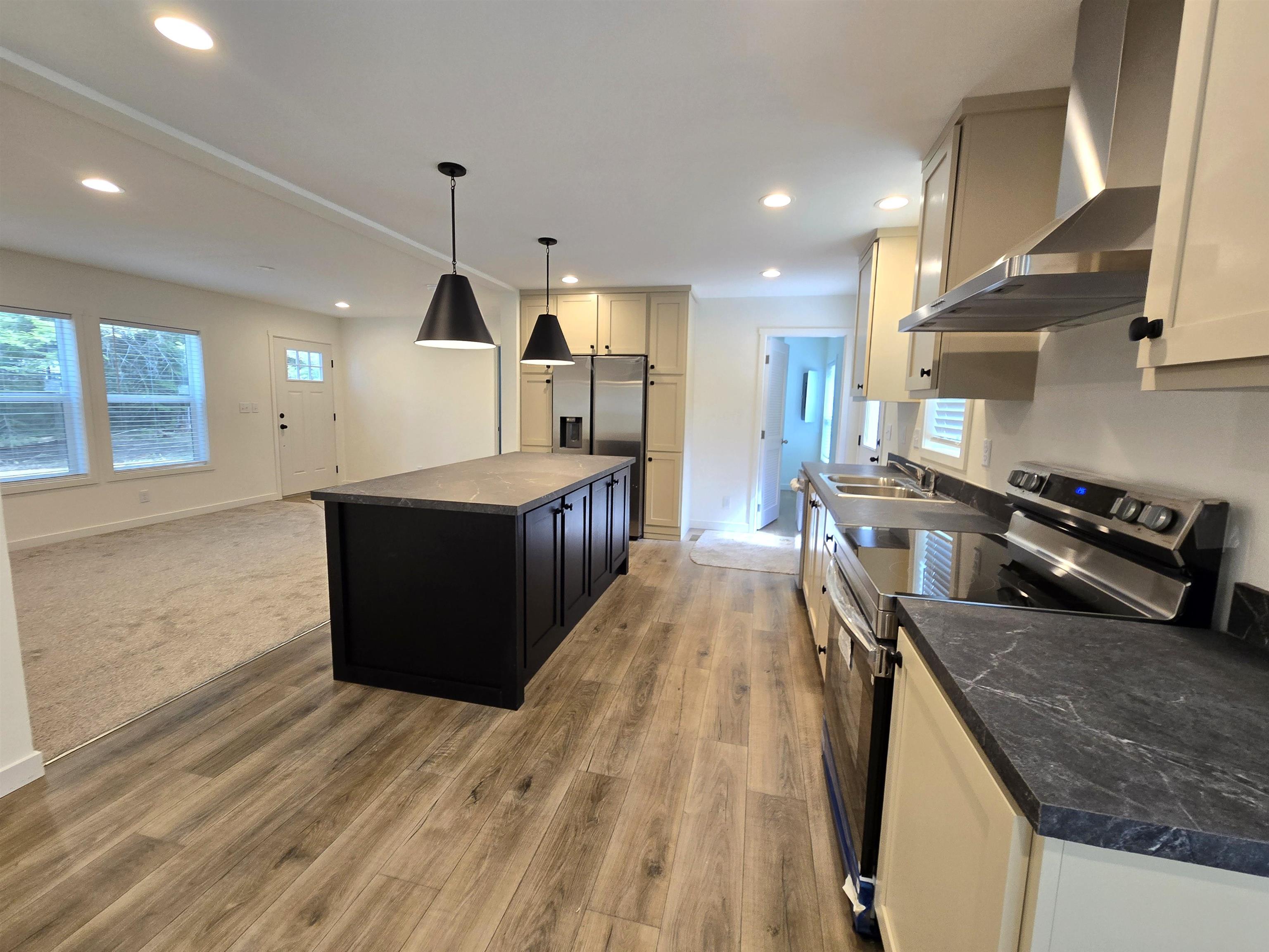187 W 8th St - Photo 5