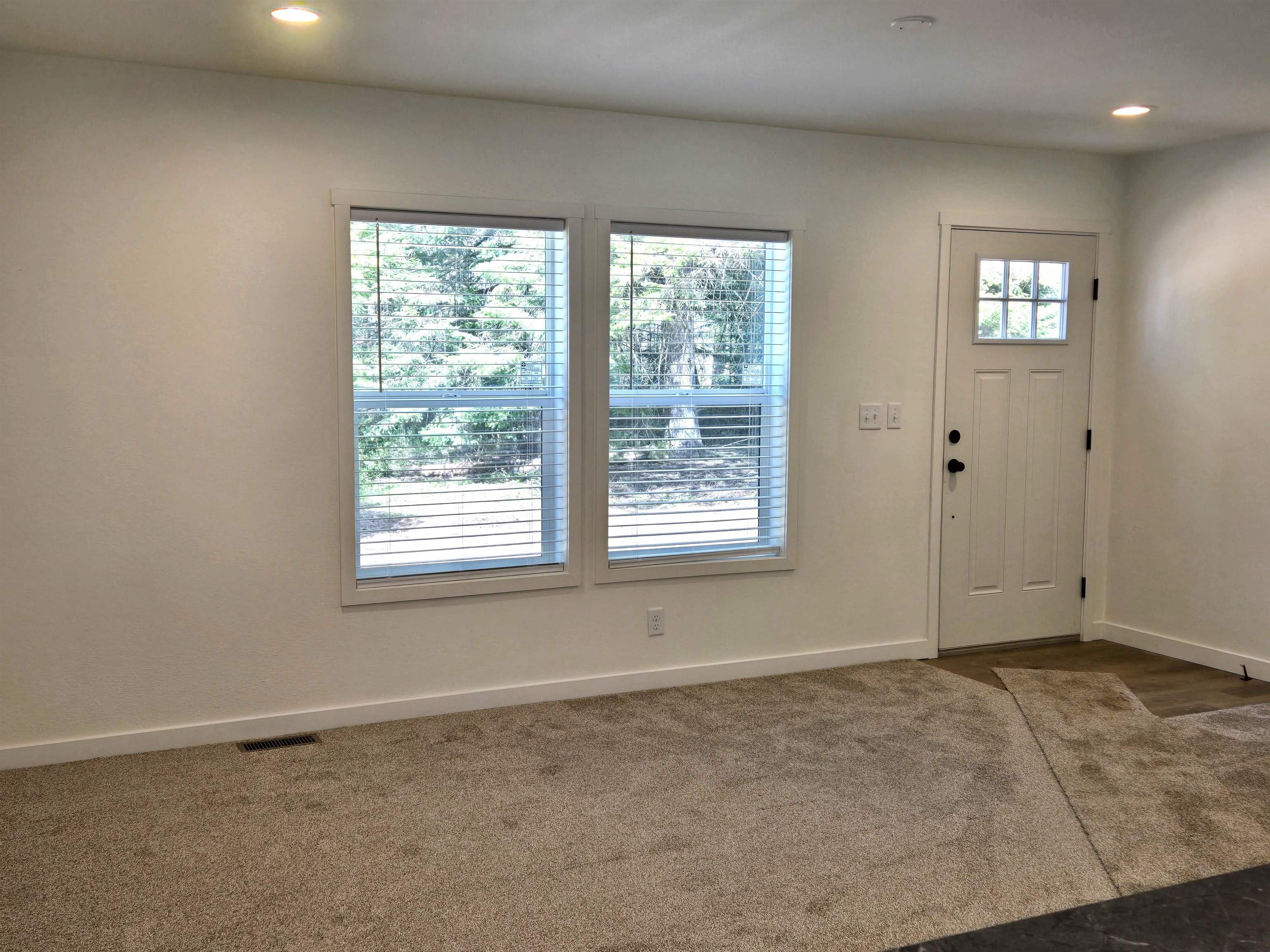 187 W 8th St - Photo 9
