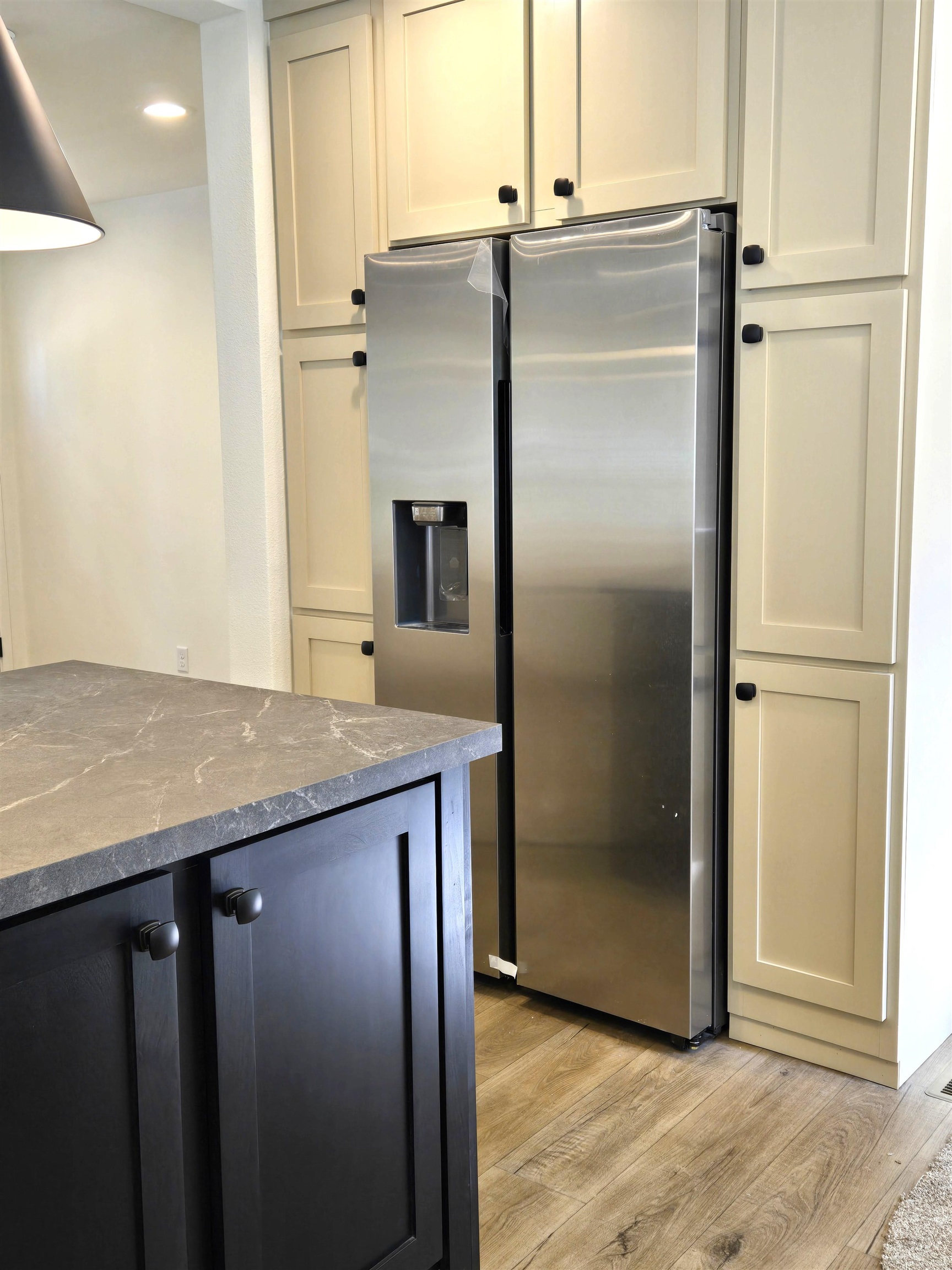 187 W 8th St - Photo 6