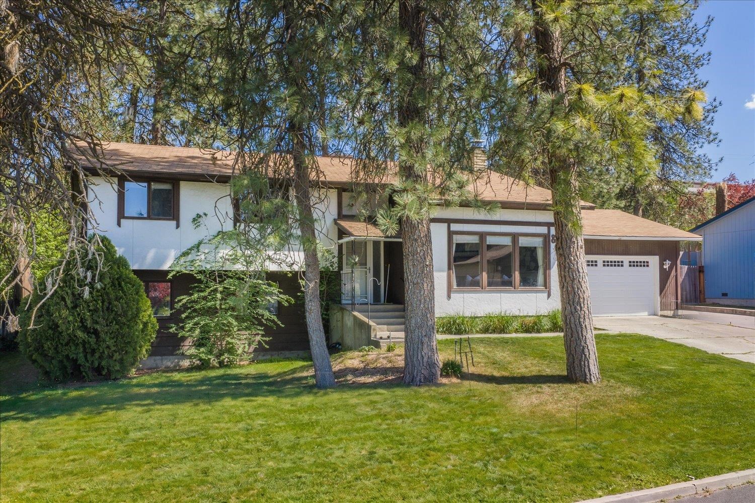 8018 N Normandie St - Photo 1
