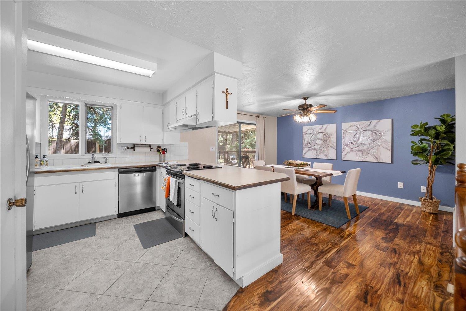 8018 N Normandie St - Photo 9