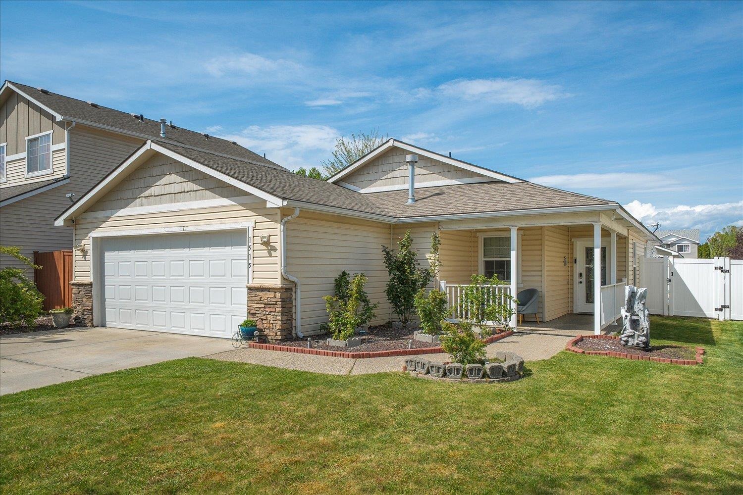 1515 E Beacon Ln - Photo 2