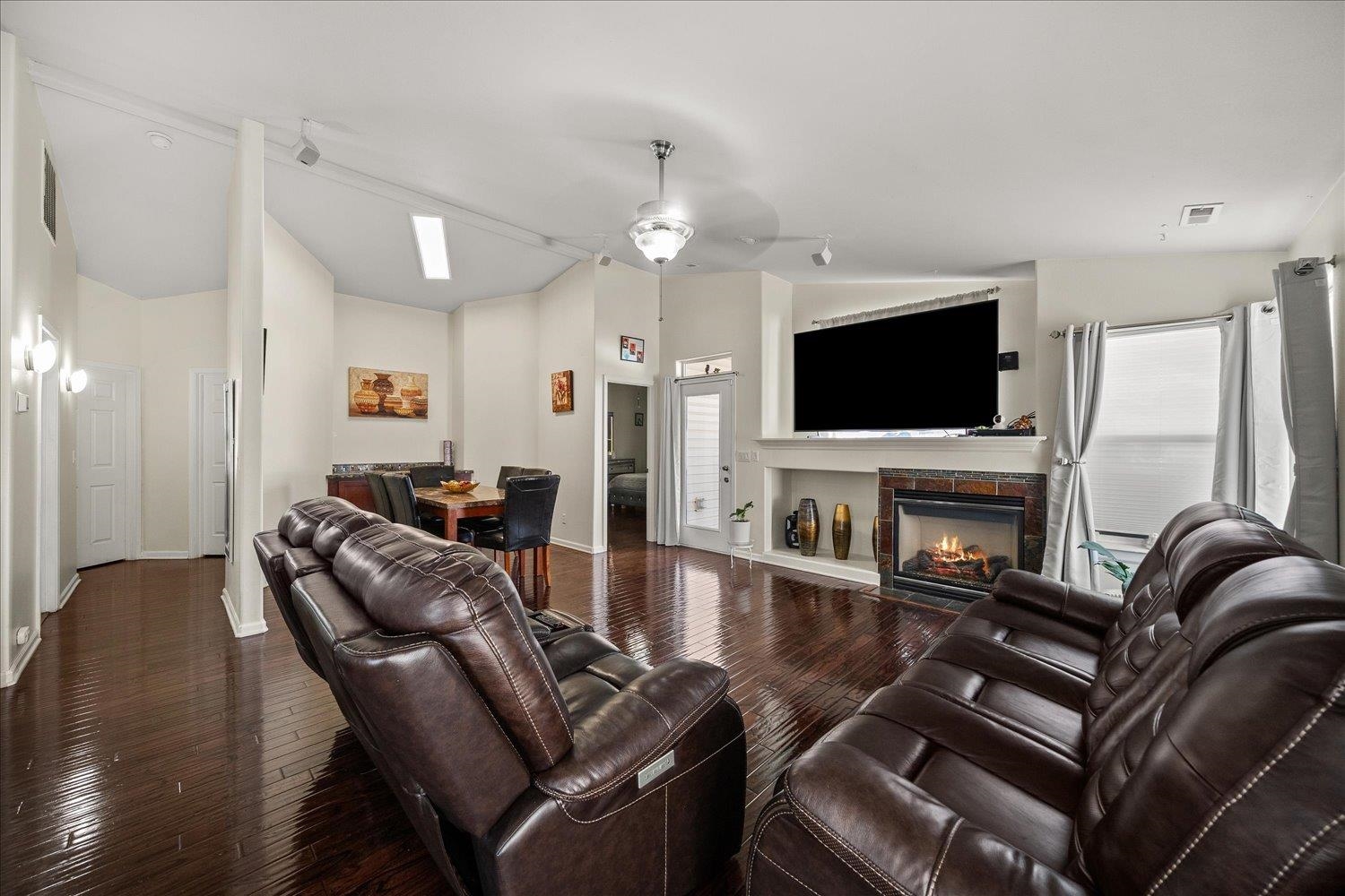1515 E Beacon Ln - Photo 5
