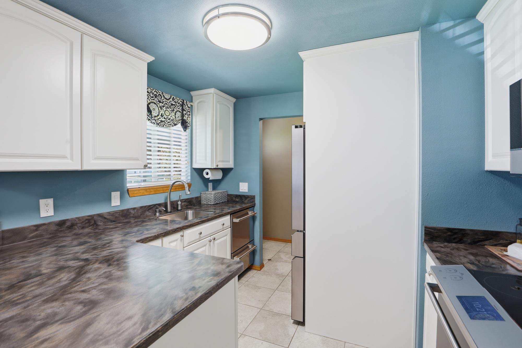 15619 E 14th Ave - Photo 8