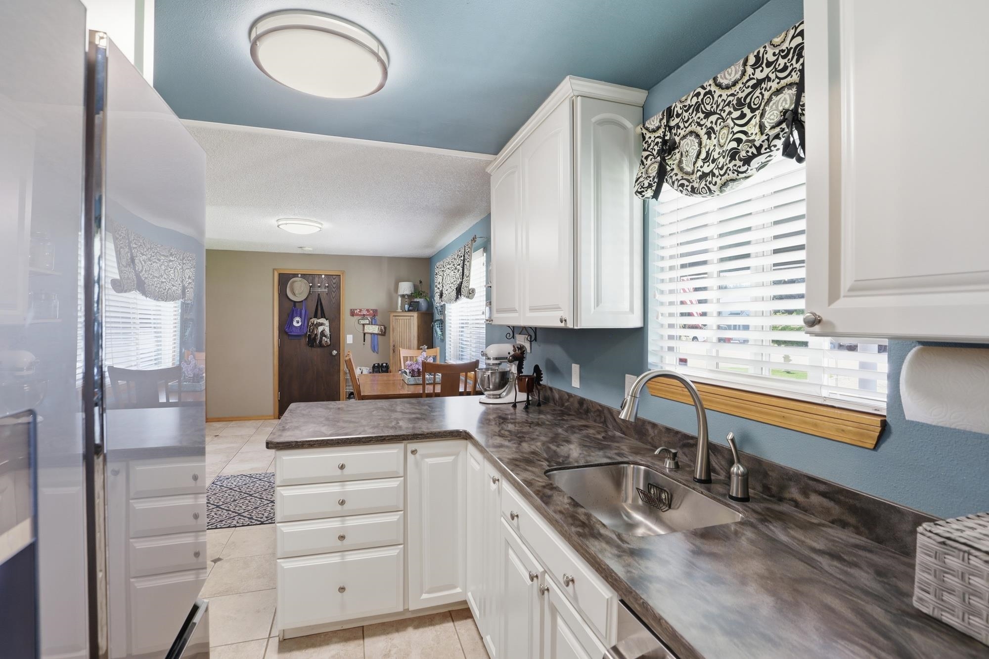 15619 E 14th Ave - Photo 7