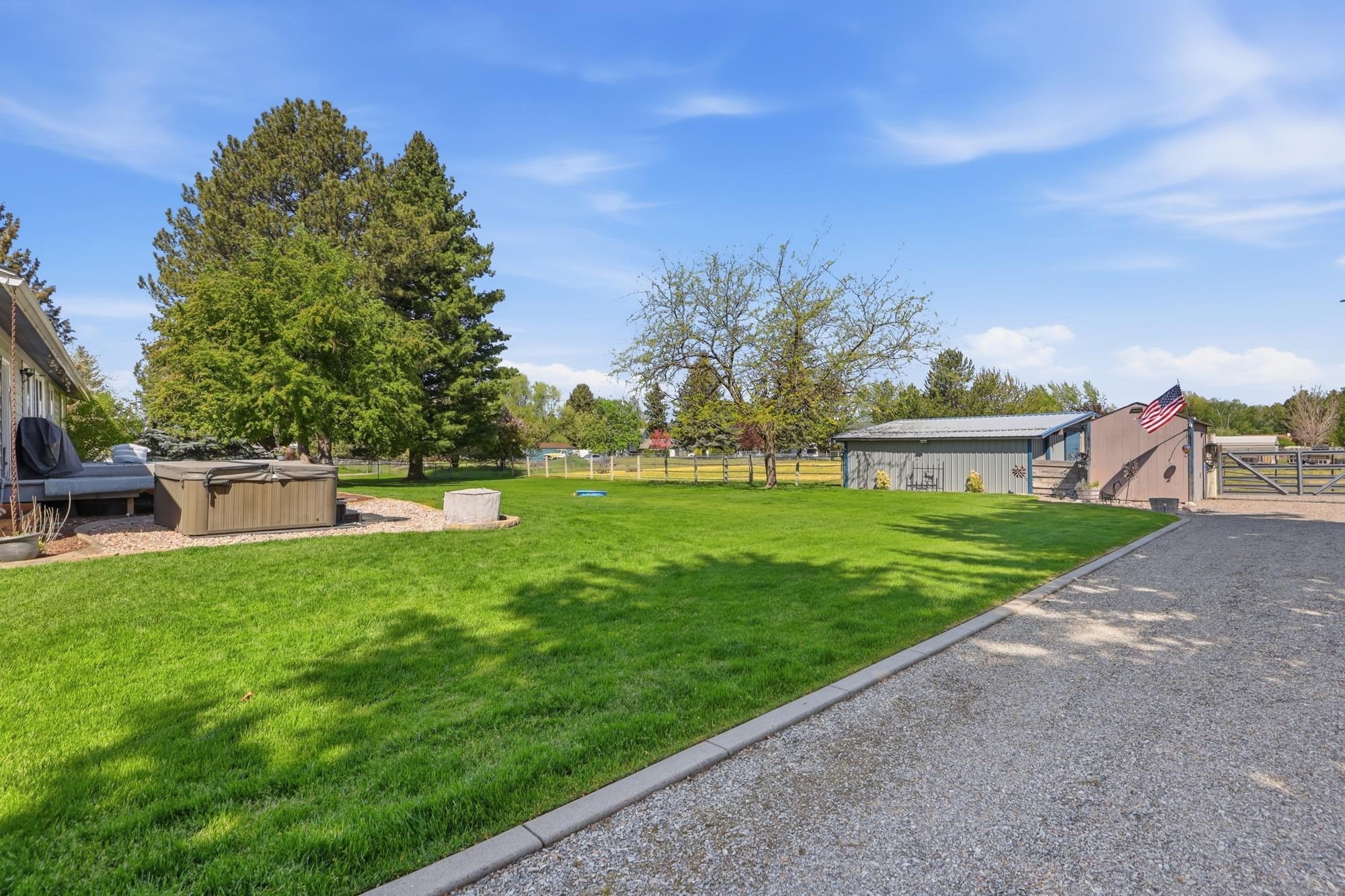 15619 E 14th Ave - Photo 32