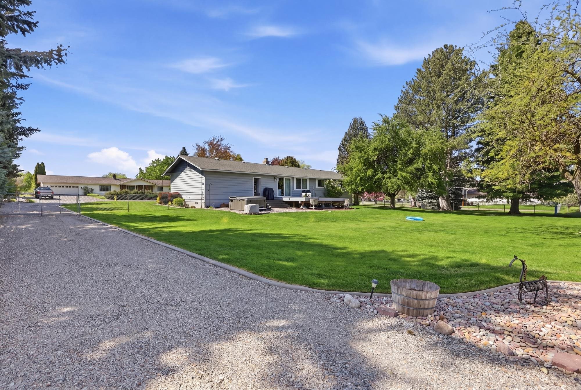 15619 E 14th Ave - Photo 1