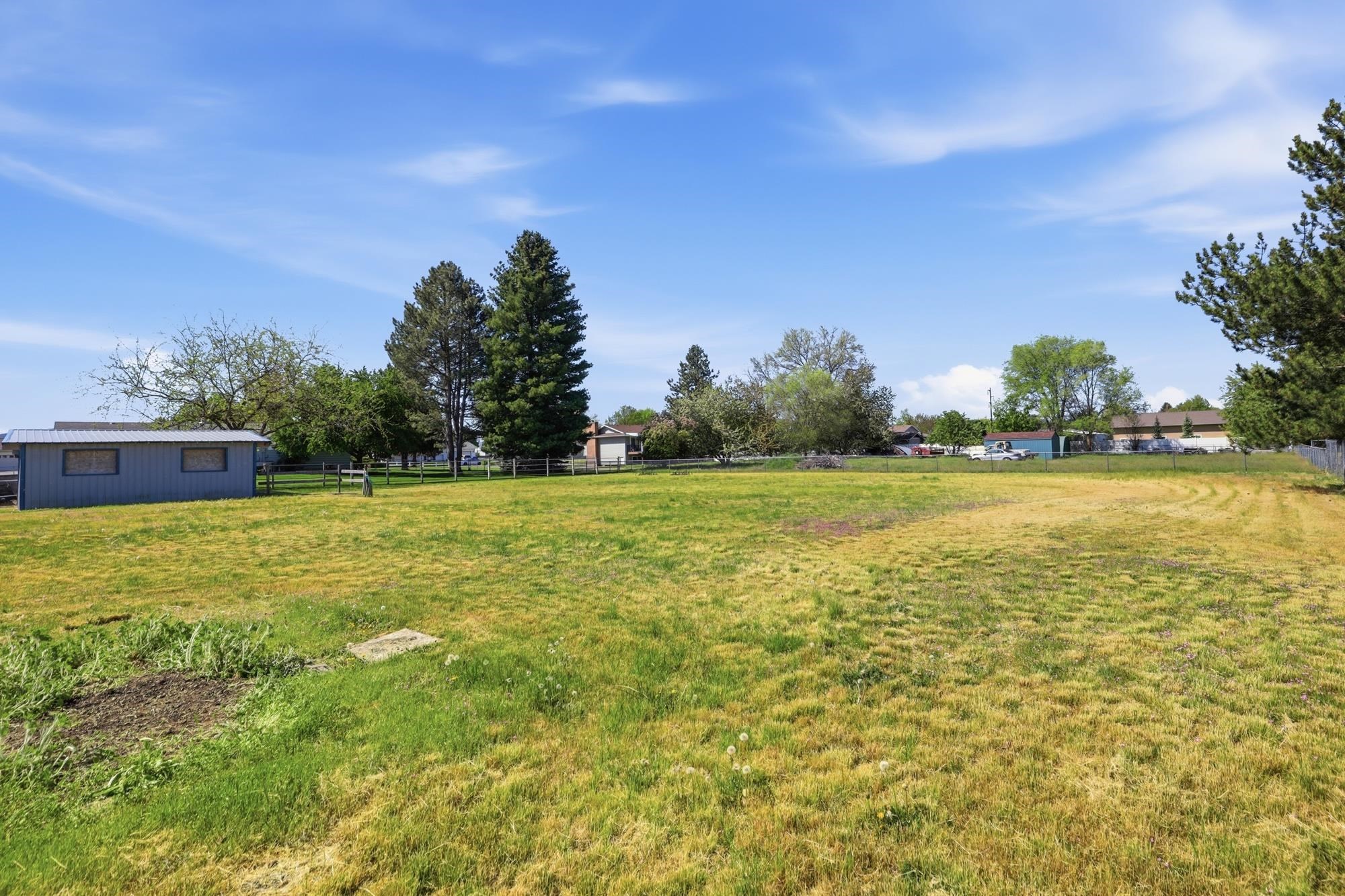 15619 E 14th Ave - Photo 38