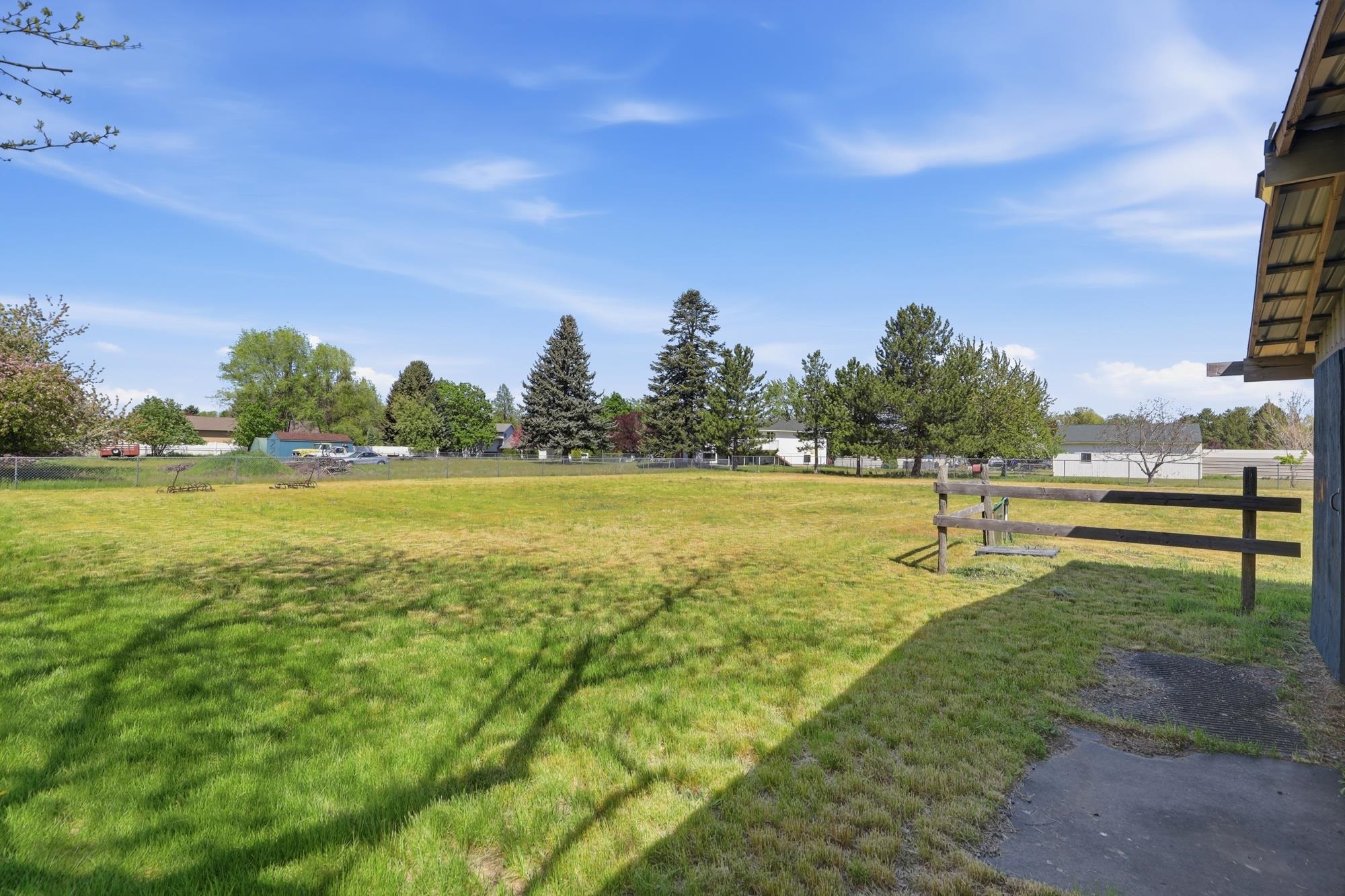 15619 E 14th Ave - Photo 4