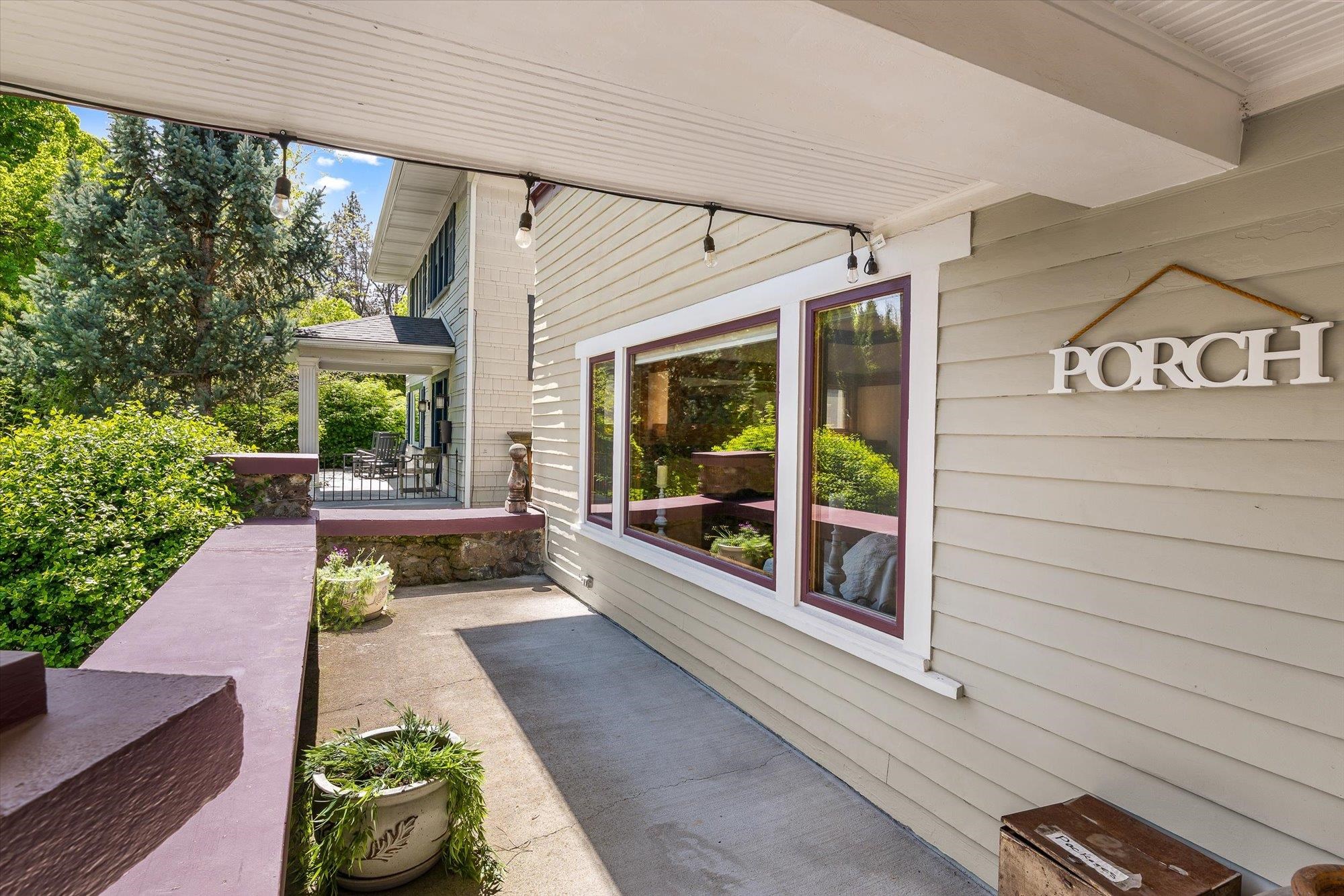 1624 S Tacoma St - Photo 2