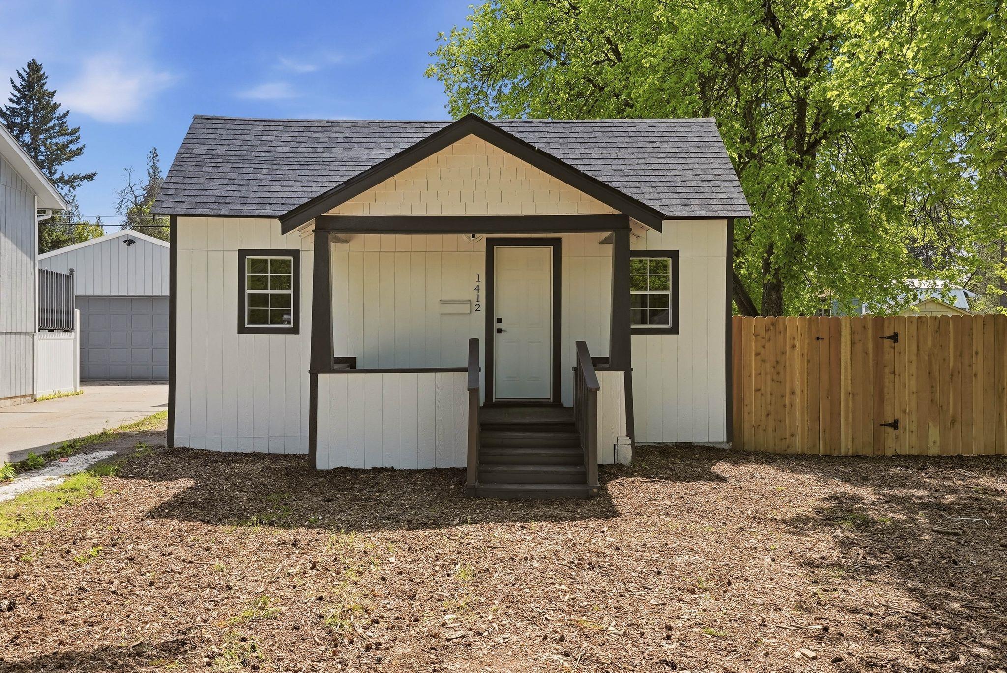1412 E 36th Ave - Photo 1