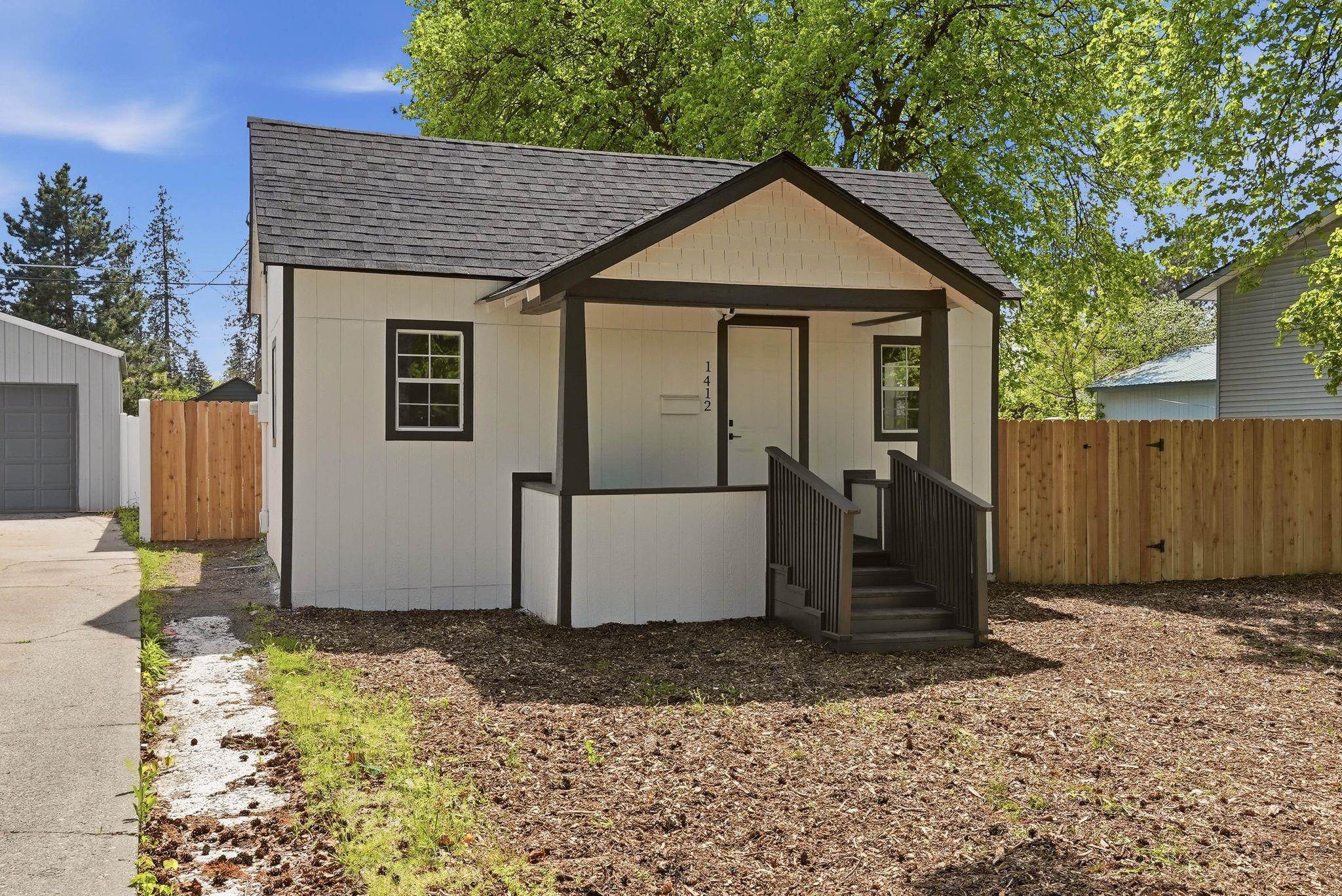 1412 E 36th Ave - Photo 2