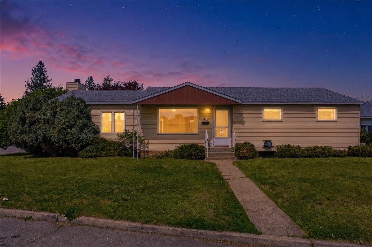 1114 W Rosewood Pl - Photo 1