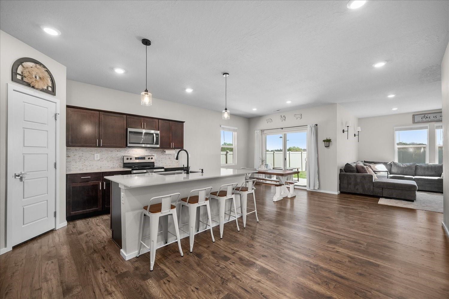 8125 S Safflower St - Photo 4